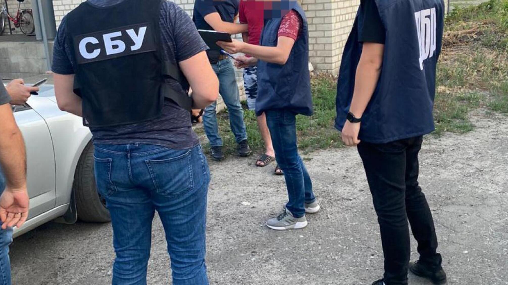 Продаж амфeтаміну наркозалежним - ДБР затримало працівника ДСНС