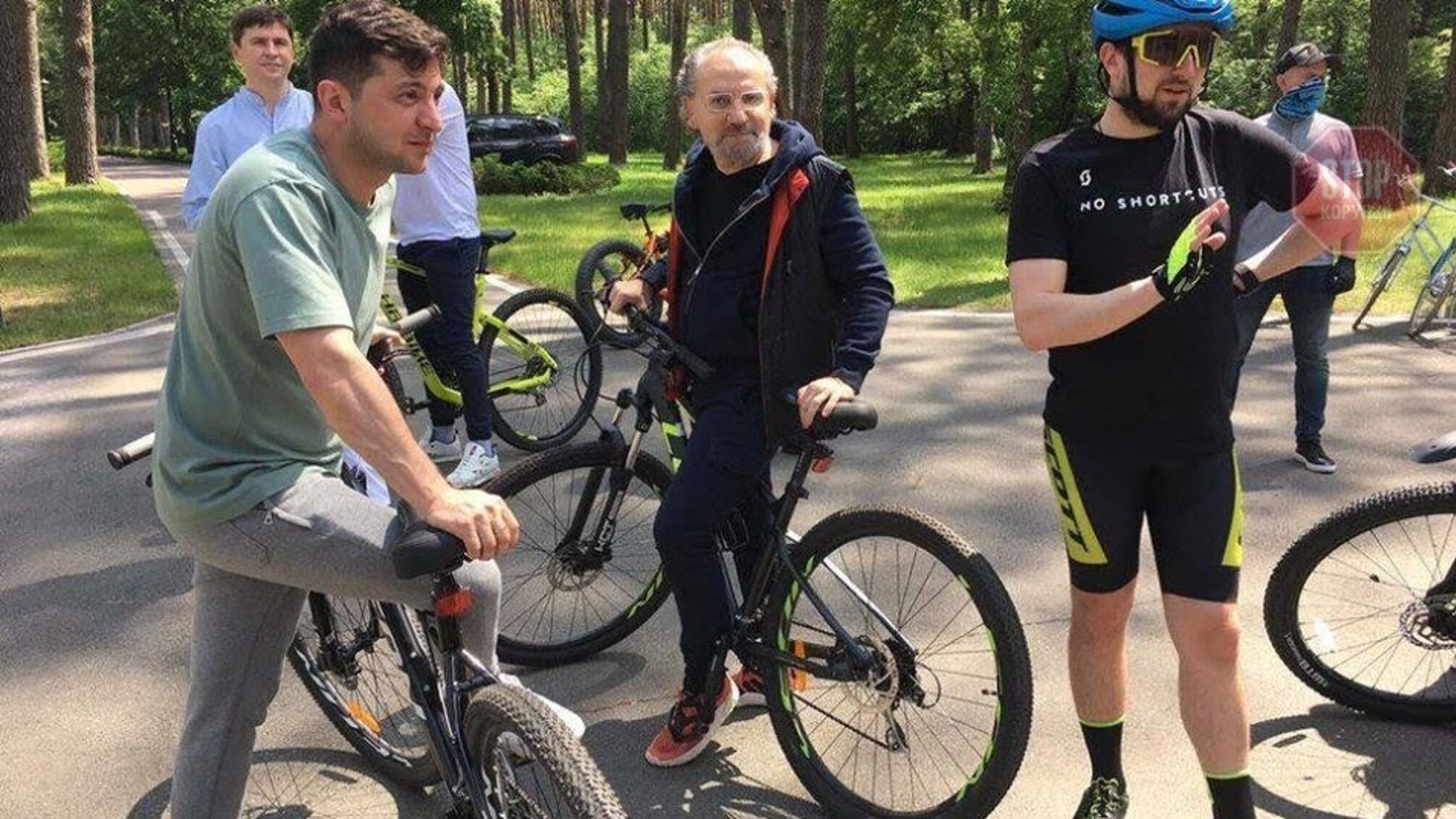 Велосипедна прогулянка президента з журналістами коштувала державі понад 40 тисяч гривень