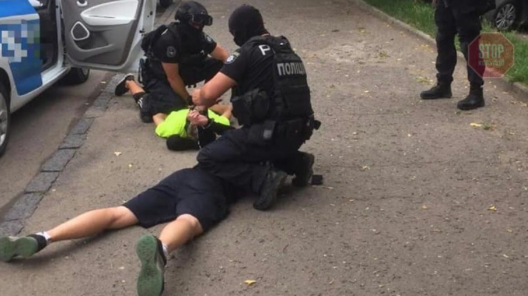 В Ужгороді правоохоронці затримали наркозбувача (фото)