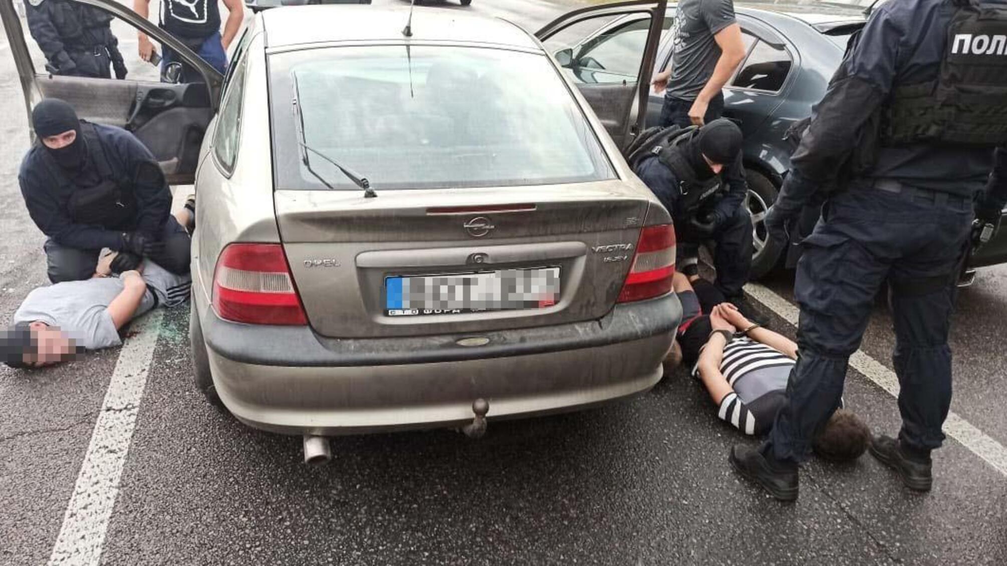 У Дніпрі поліцейські затримали озброєну групу квартирних крадіїв