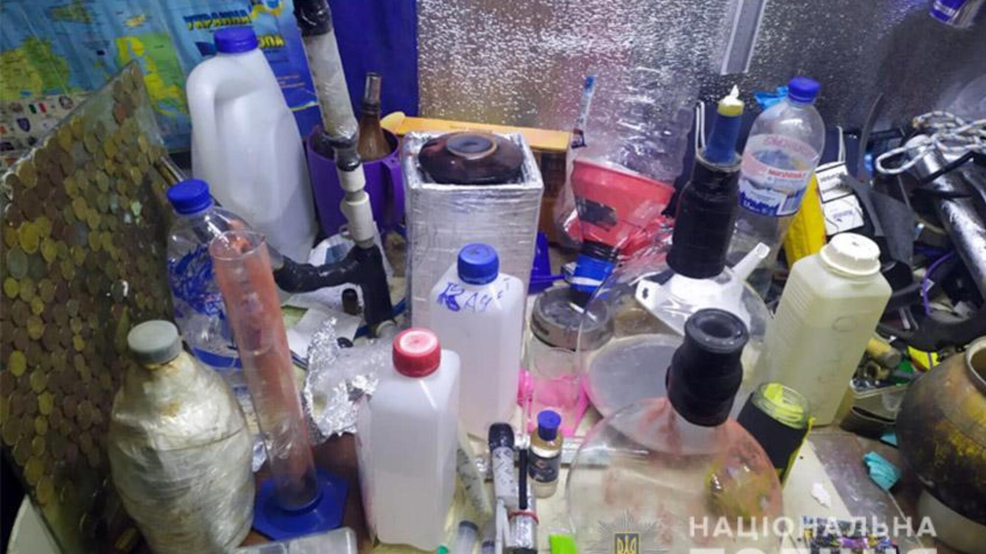 На Хмельниччині поліцейські викрили нарколабораторію з виготовлення амфетаміну