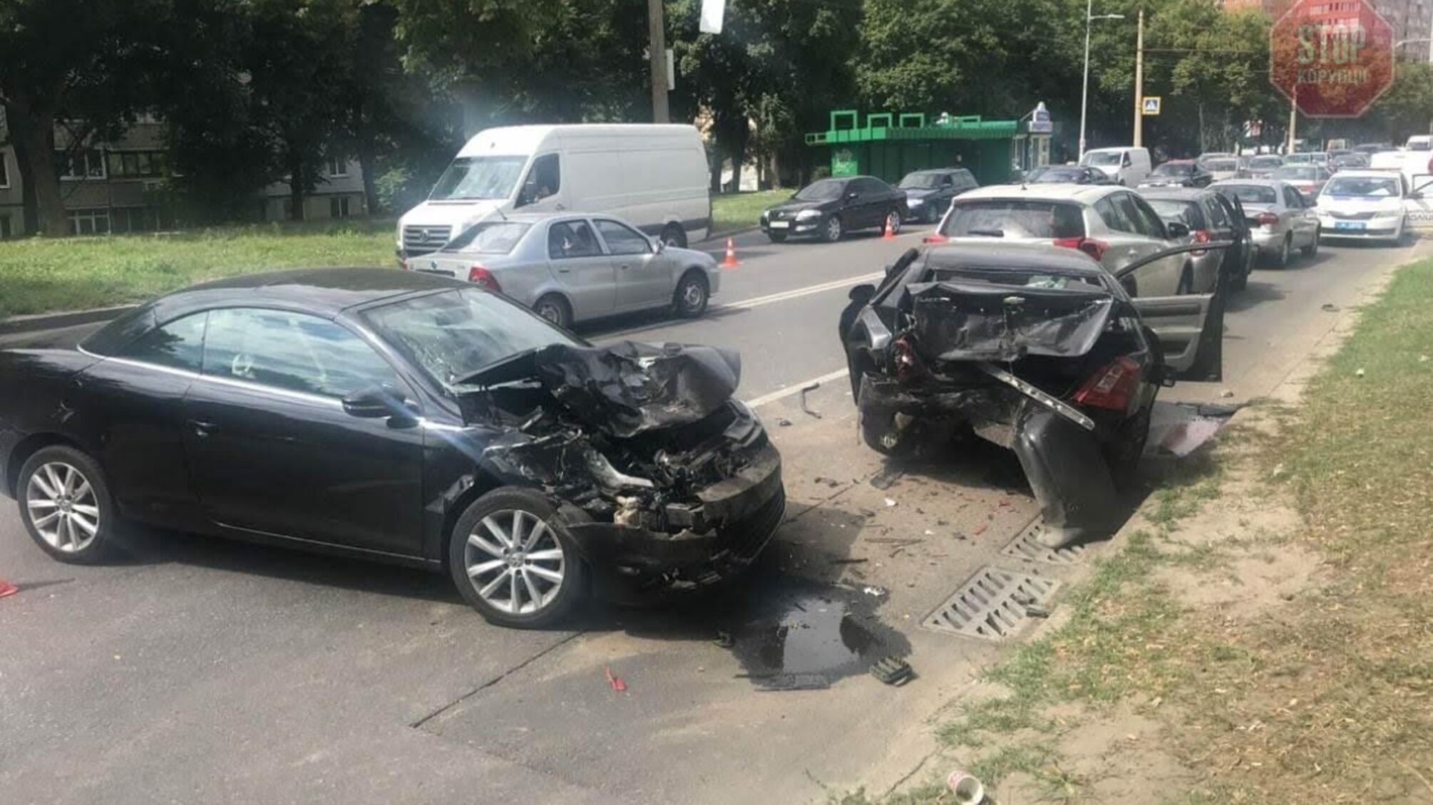 У Харкові сталася масова ДТП, є потерпілі (фото)