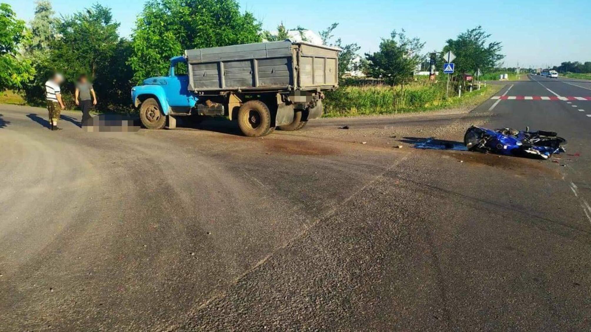 Поліцейські розслідують обставини ДТП на трасі Одеса-Рені, в якій загинув мотоцикліст
