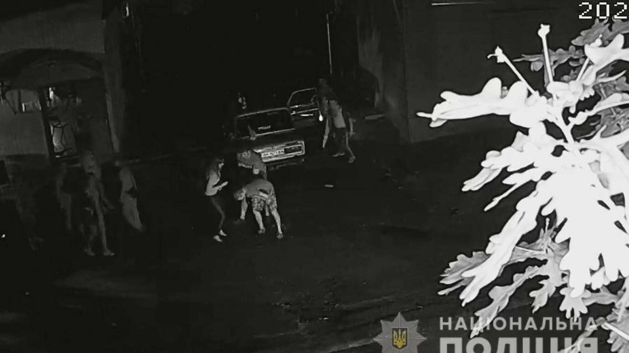 Житомирські оперативники затримали у столиці підозрюваного у вбивстві однієї людини та пораненні ще вісьмох