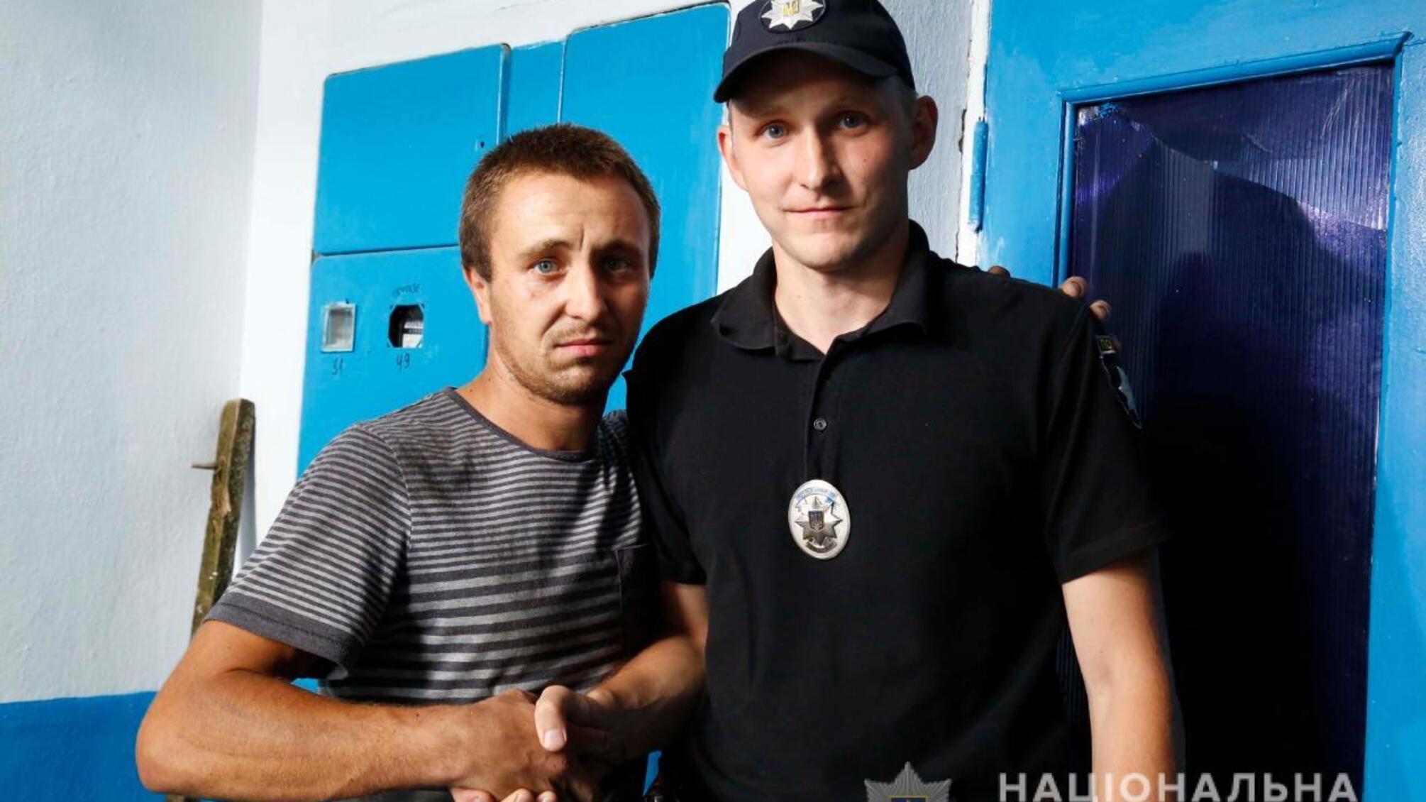 Дільничний офіцер виніс з пожежі безпомічну жінку