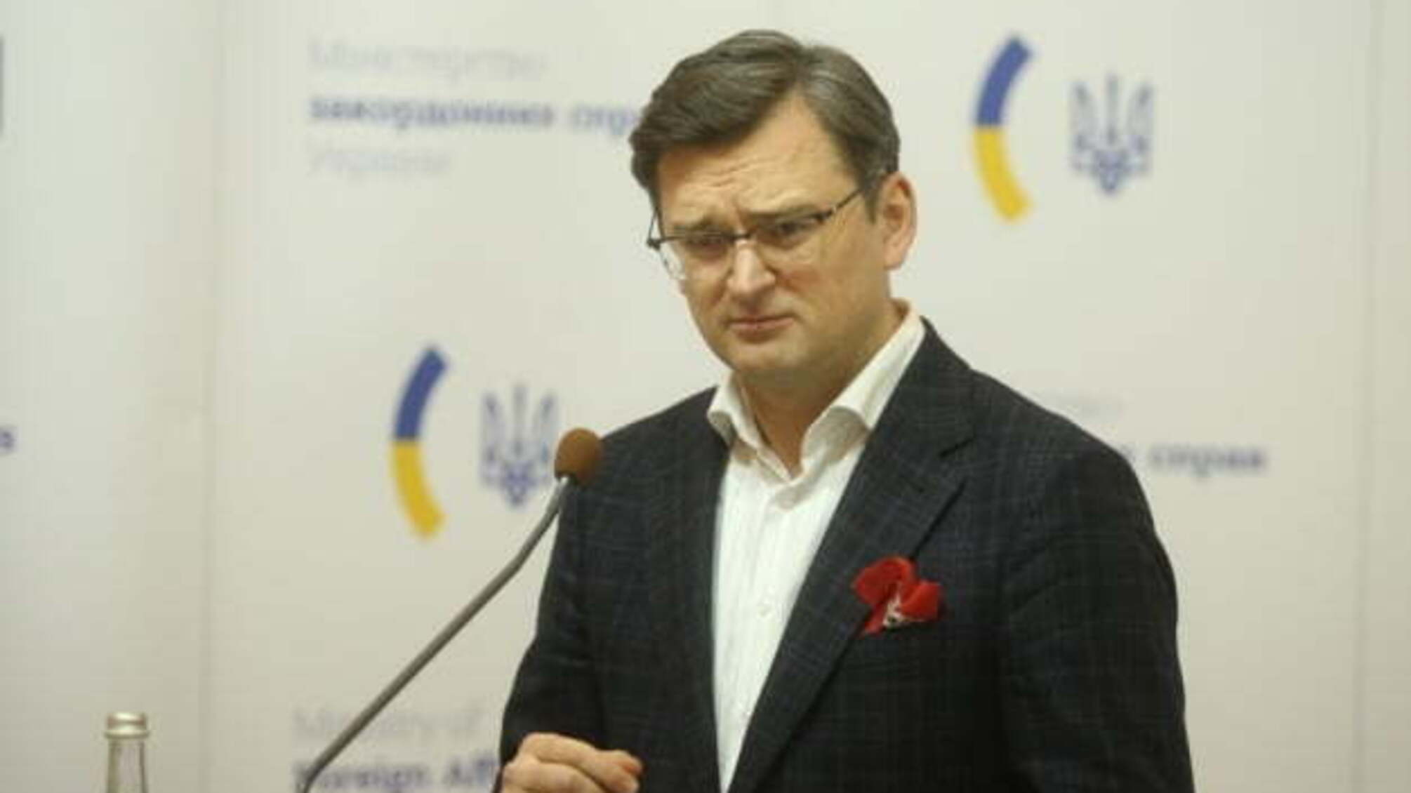 Кулеба: Є всі підстави вважати, що вбивство медика на Донбасі — воєнний злочин