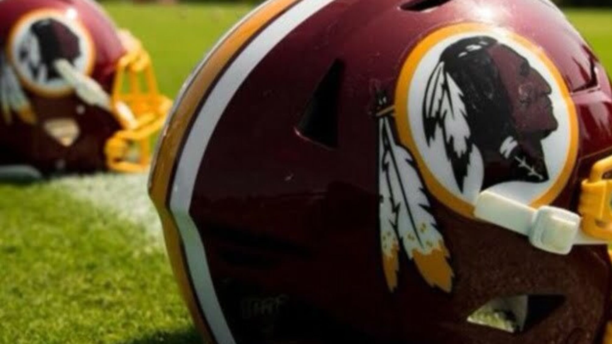Американські футболісти Washington Redskins відмовляються від 'расистської' назви