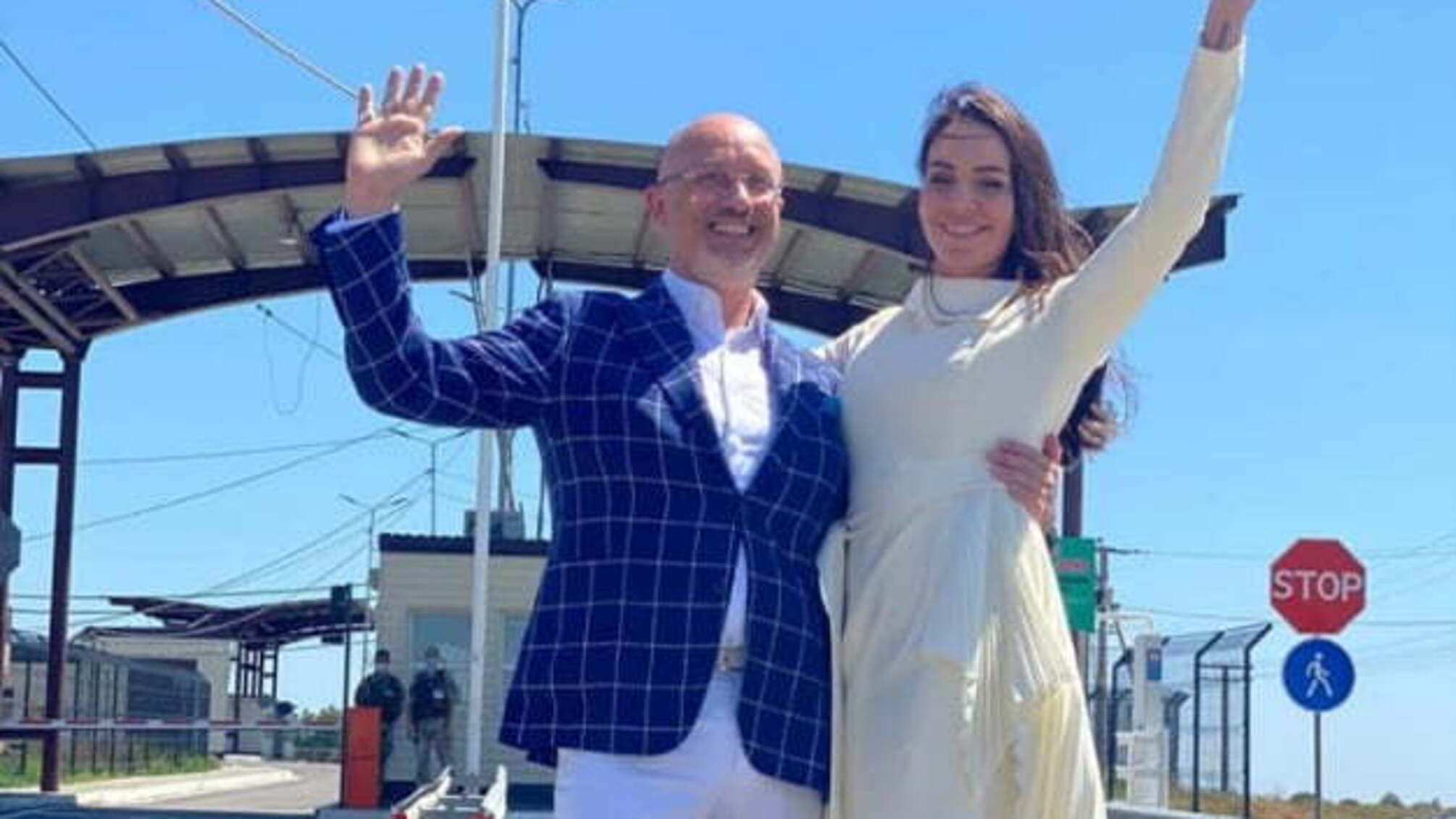 Віцепрем'єр Резніков і телеведуча Зорій одружились на КПВВ 'Каланчак'