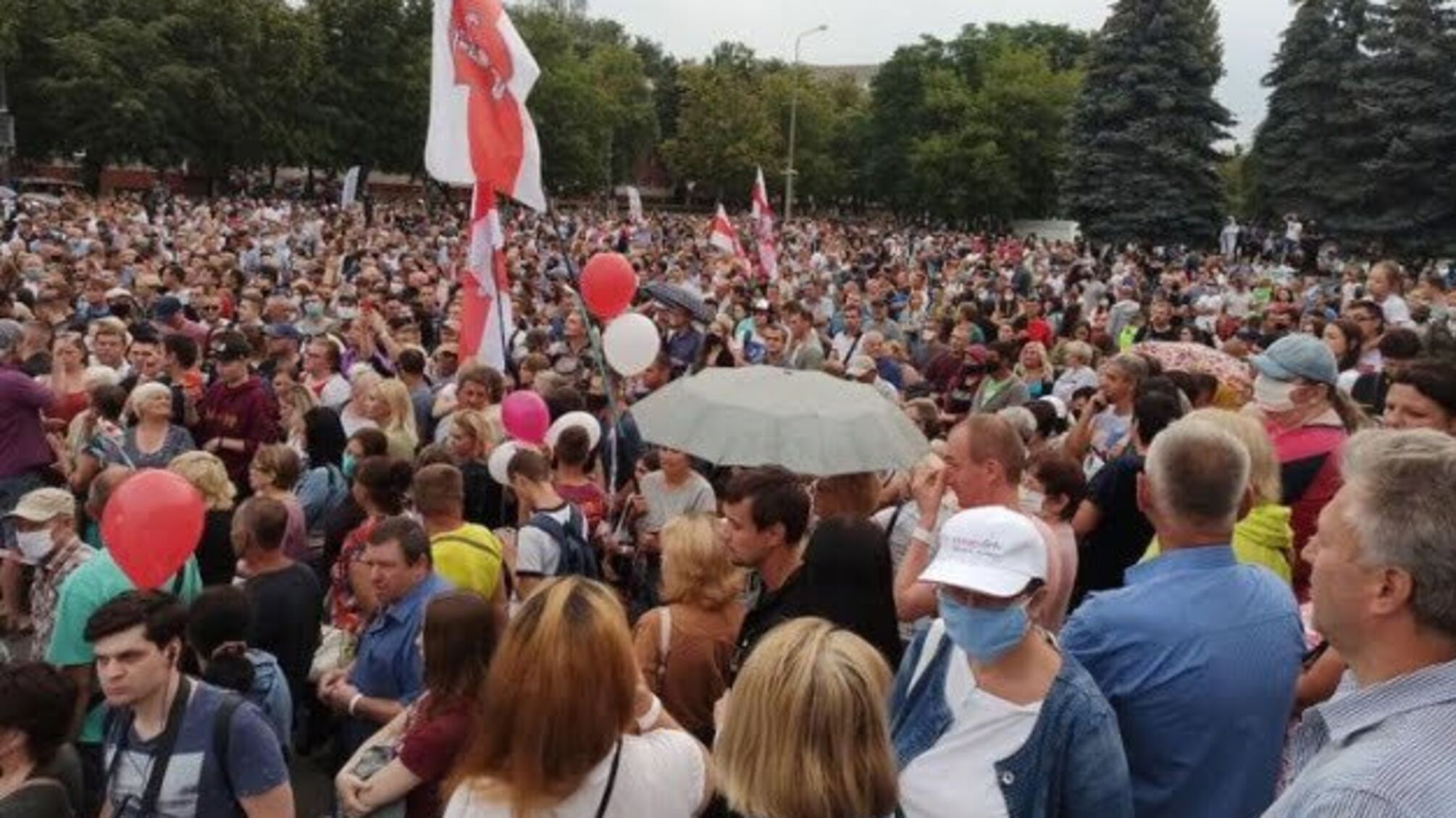 Вибори у Білорусі: суперниця Лукашенка зібрала тисячні мітинги
