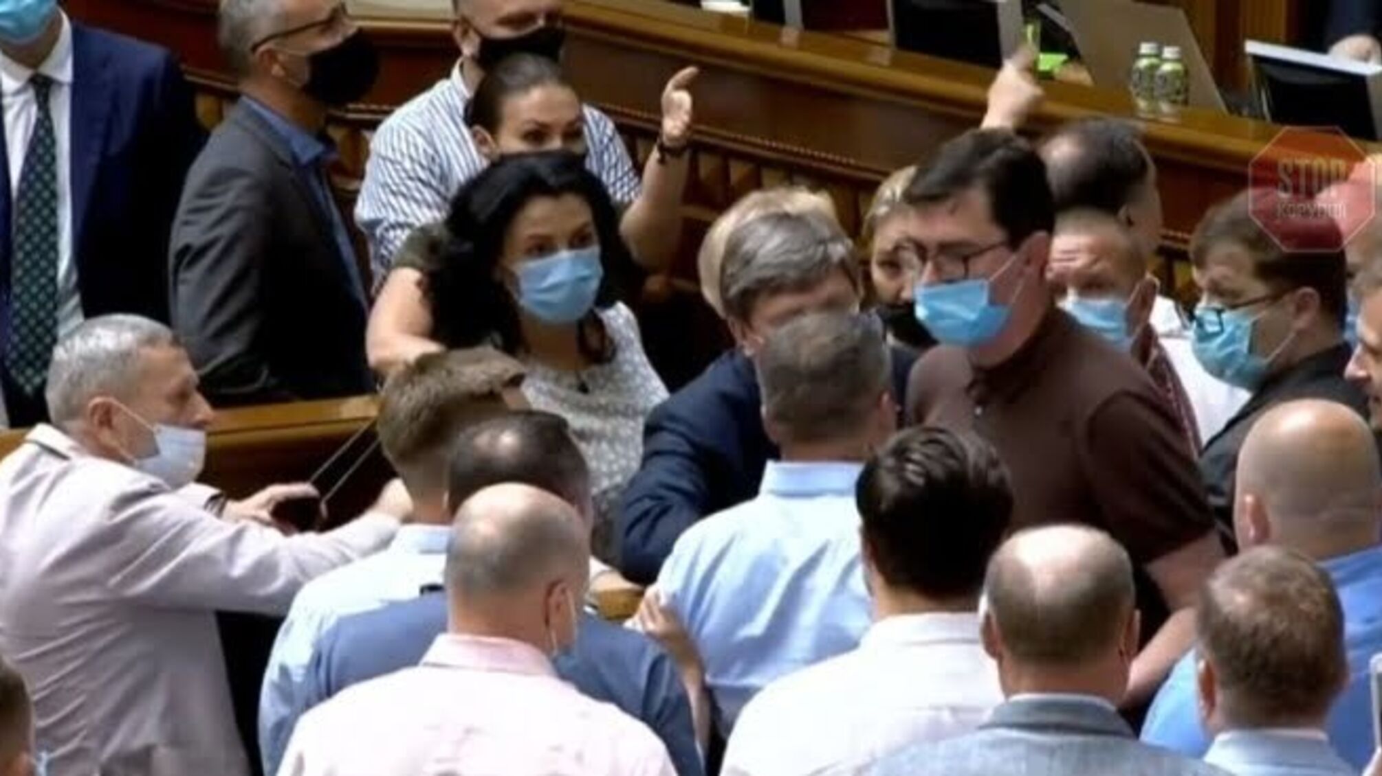 Вступ без ЗНО для дітей з ОРДЛО: у парламенті сталася колотнеча між нардепами (фото, відео)