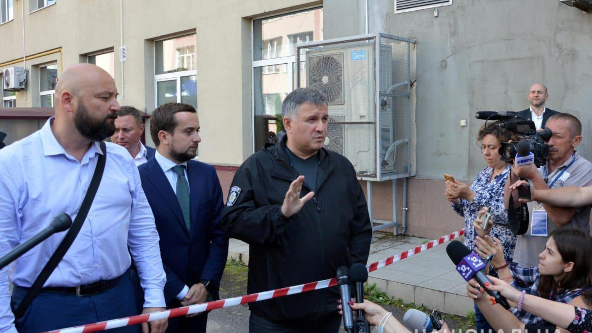 «Ми використаємо усі методи, аби питання вирішилося мирно», – Арсен Аваков про захоплення заручників у Луцьку