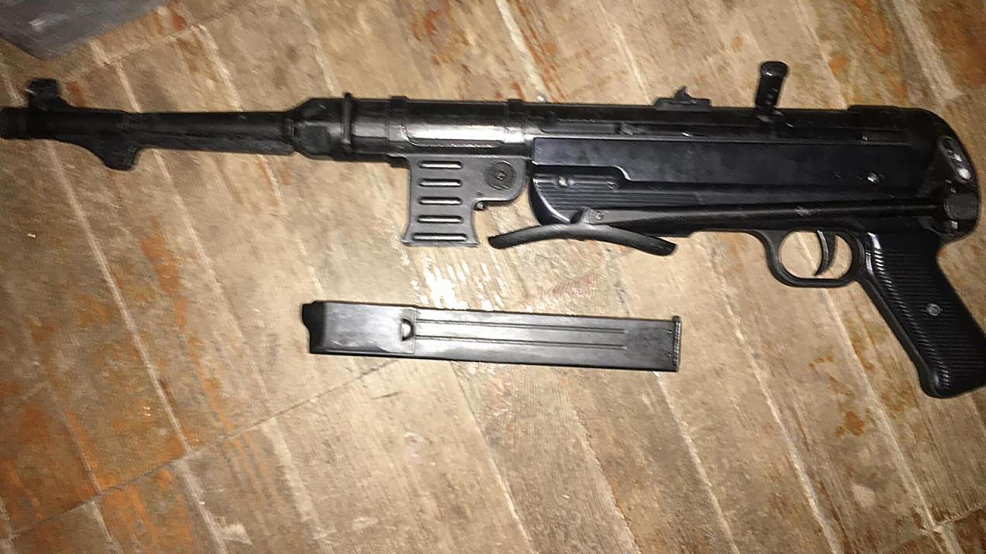 У Бердянську у чоловіка, який стріляв по дітях, поліція вилучила арсенал зброї