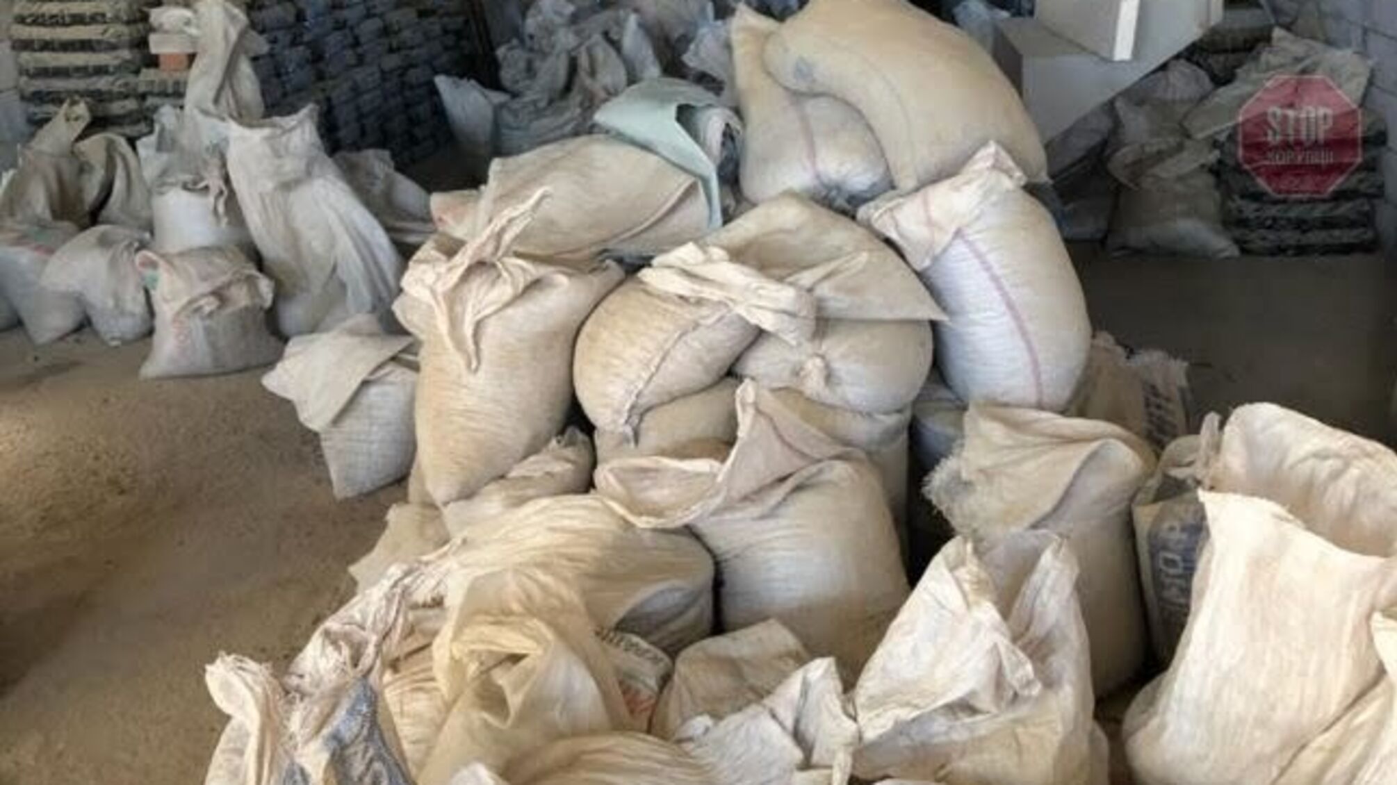 У Житомирській області у дохід держави конфіскували понад 9 тонн бурштину (фото)