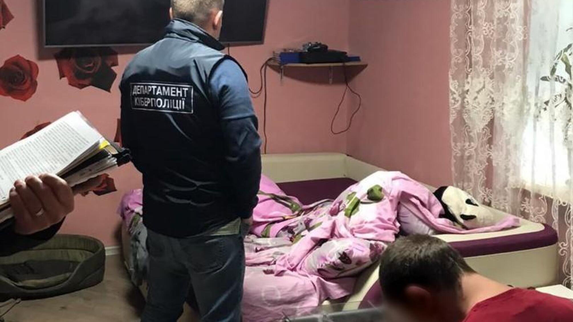 Кіберполіція затримала організатора хакерського угруповання, який перебував у державному розшуку