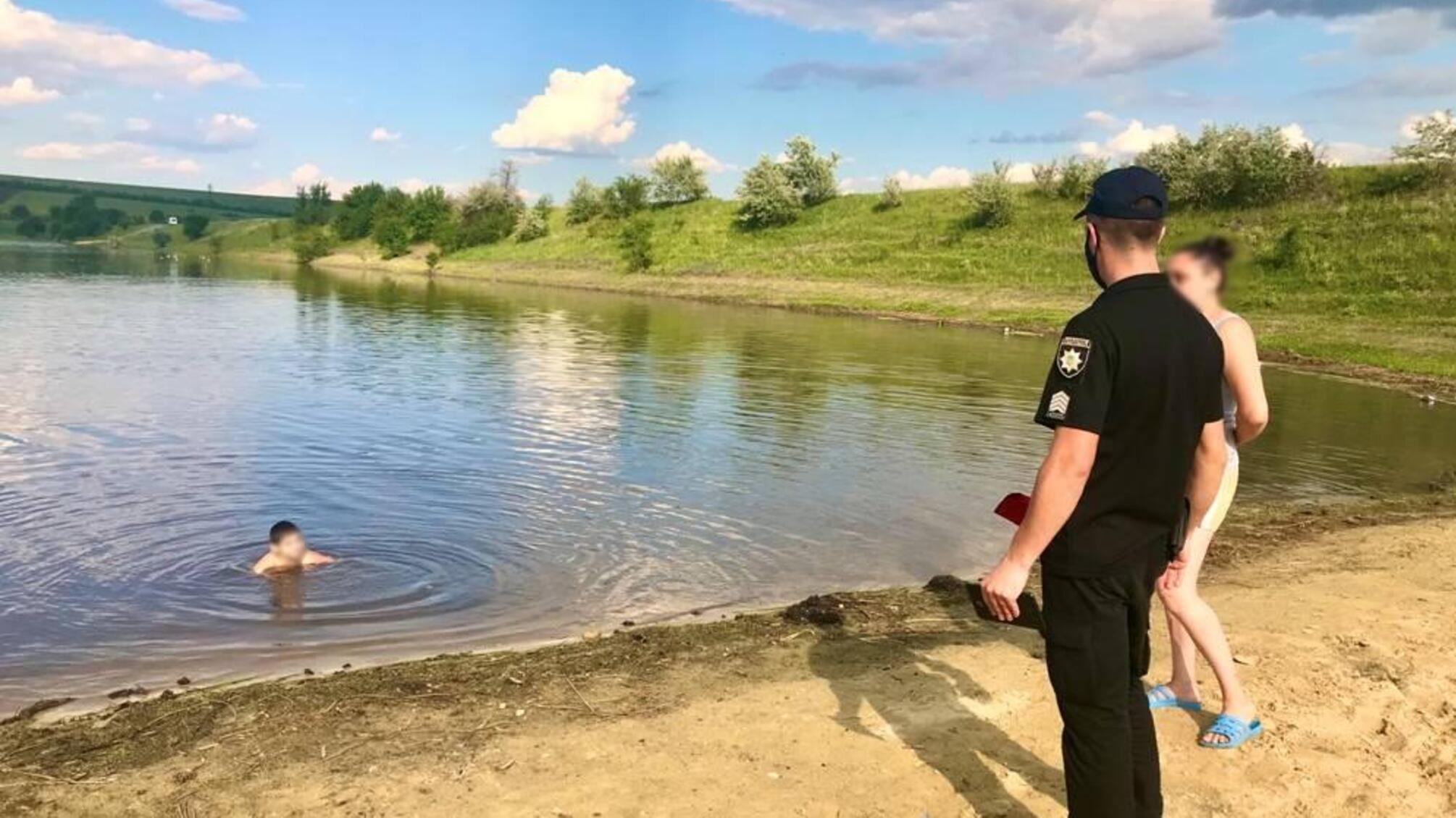 Поліцейські проводять на пляжах Одещини превентивні заходи з відпочивальниками