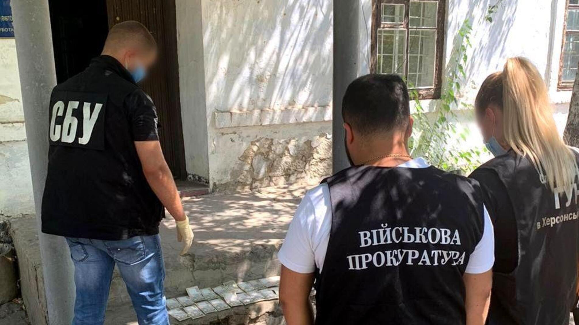 На Херсонщині поліція викрила в вимаганні хабаря працівника військкомату