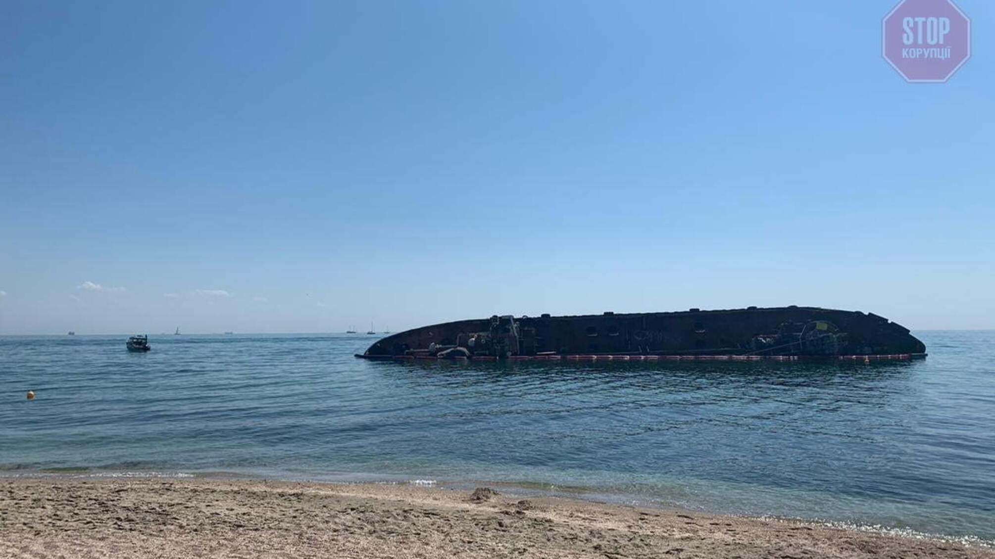 Одеські курортники – у небезпеці через підтікання нафти з аварійного танкера