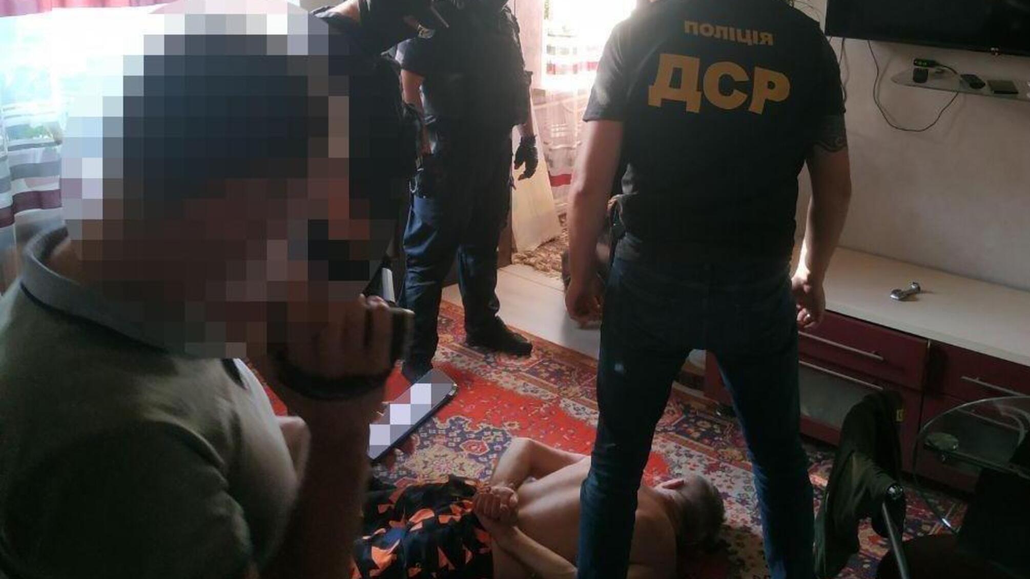 На Дніпропетровщині поліція затримала озброєну групу, що «спеціалізувалася» на розбійних нападах