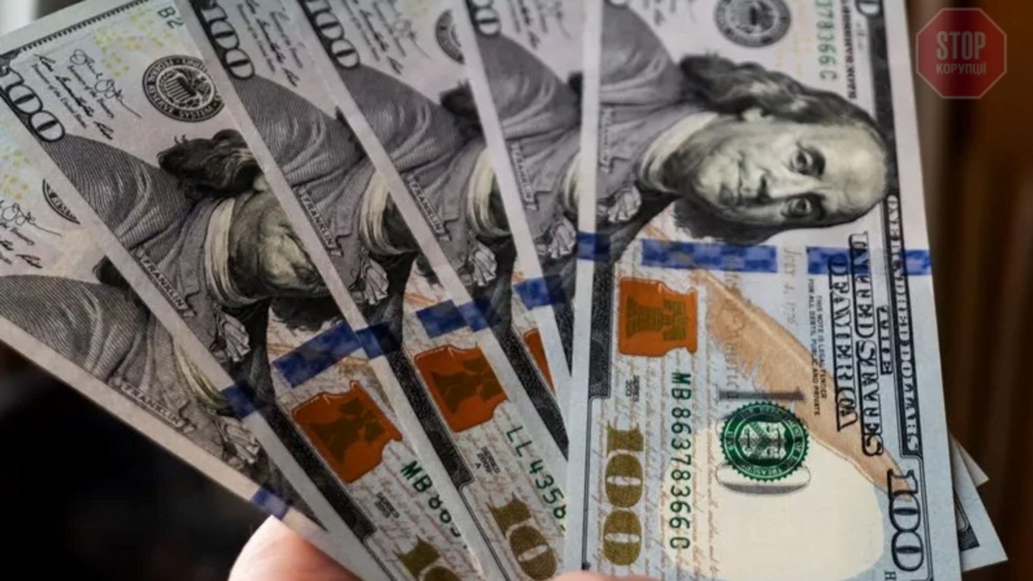 На Одещині троє керівників митниці вимагали доларові хабарі