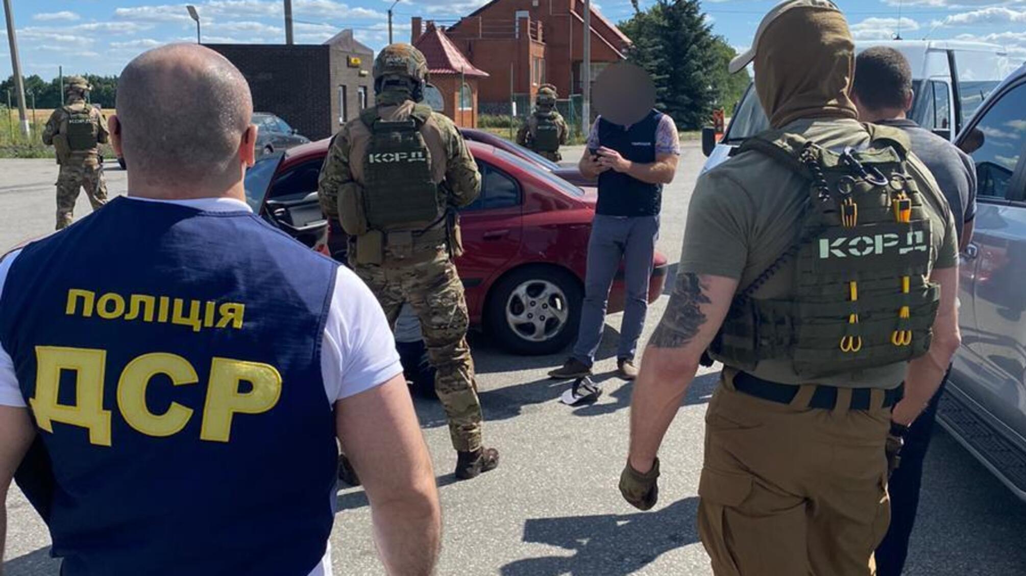 На Харківщині поліція звільнила чоловіка, якого викрали учасники етнічної злочинної групи