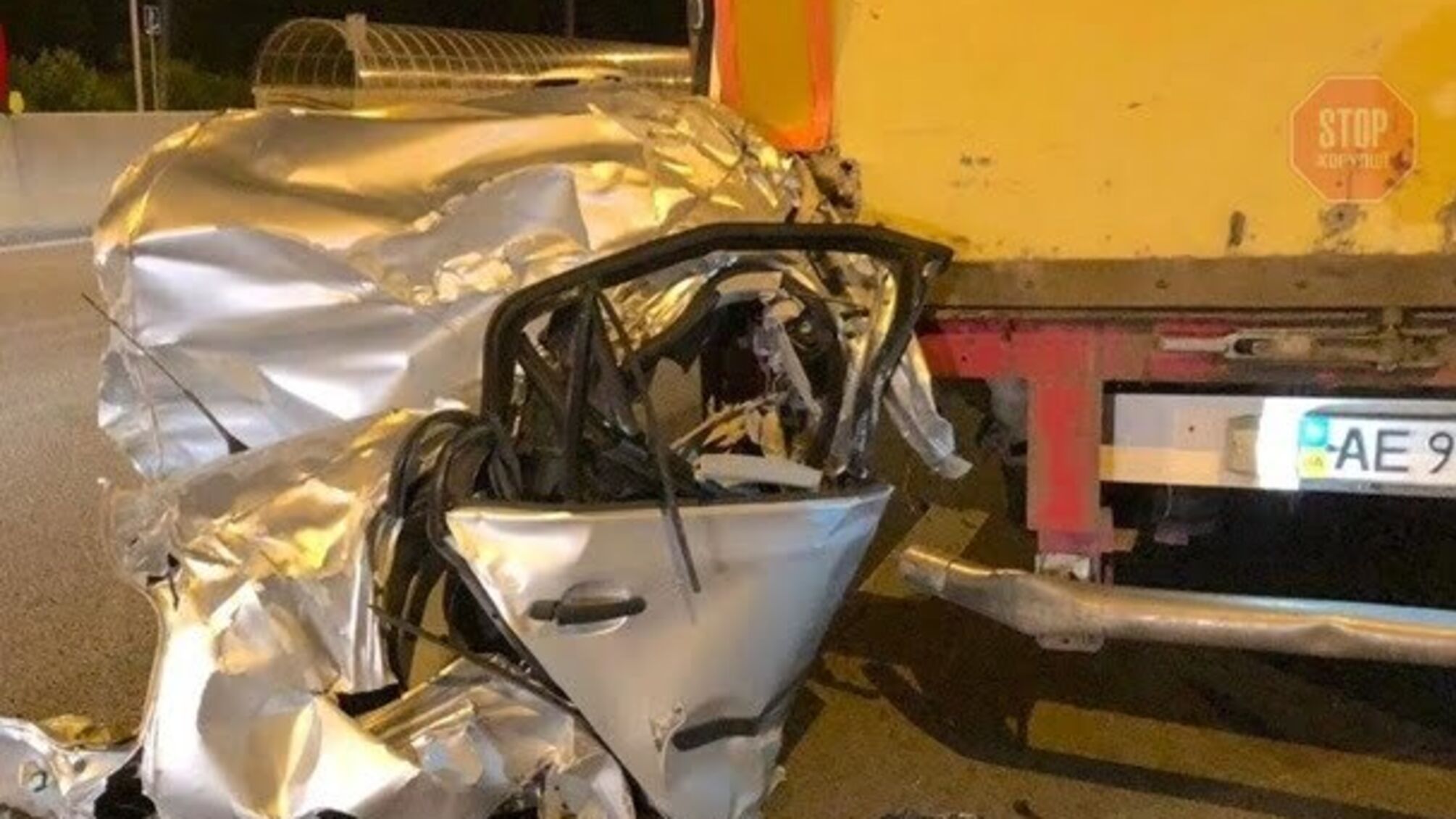 Під Києвом правоохоронець влаштував ДТП і намагався зірвати номери (фото, відео)