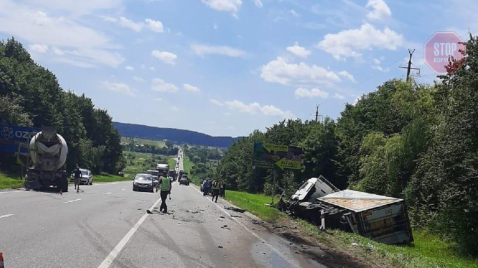 На Львівщині сталася масова ДТП: один з водіїв загинув (фото)