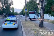 У Миколаєві маршрутка потрапила у ДТП: постраждалі у лікарні (фото)