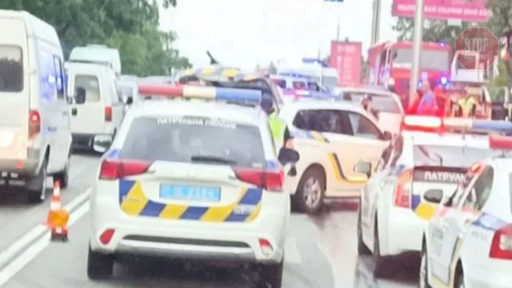 Під Києвом сталася потрійна ДТП, є жертви (фото)