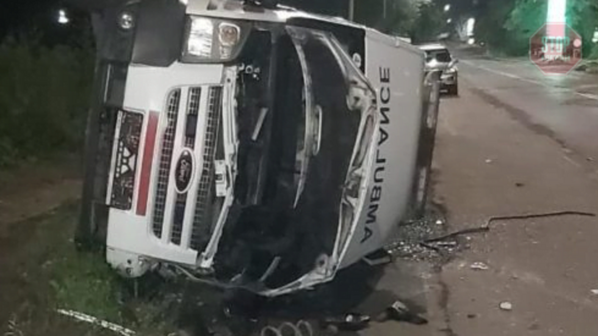 В Ужгороді іномарка на швидкості влетіла у карету “швидкої”, є постраждалі (фото)