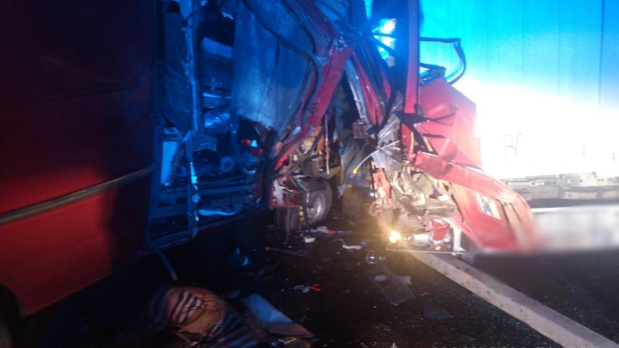 Поліцейські встановлюють обставини ДТП у Ширяївському районі, в якій постраждали троє членів однієї родини