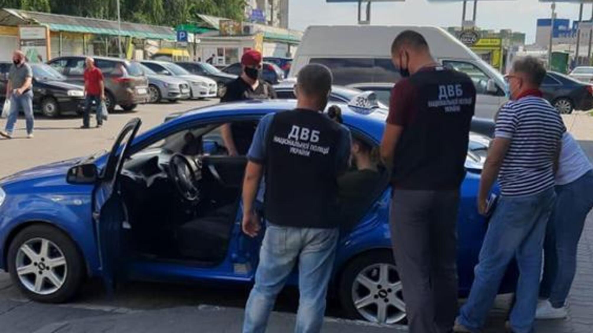 Волинські оперативники внутрішньої безпеки поліції затримали збувача наркотиків