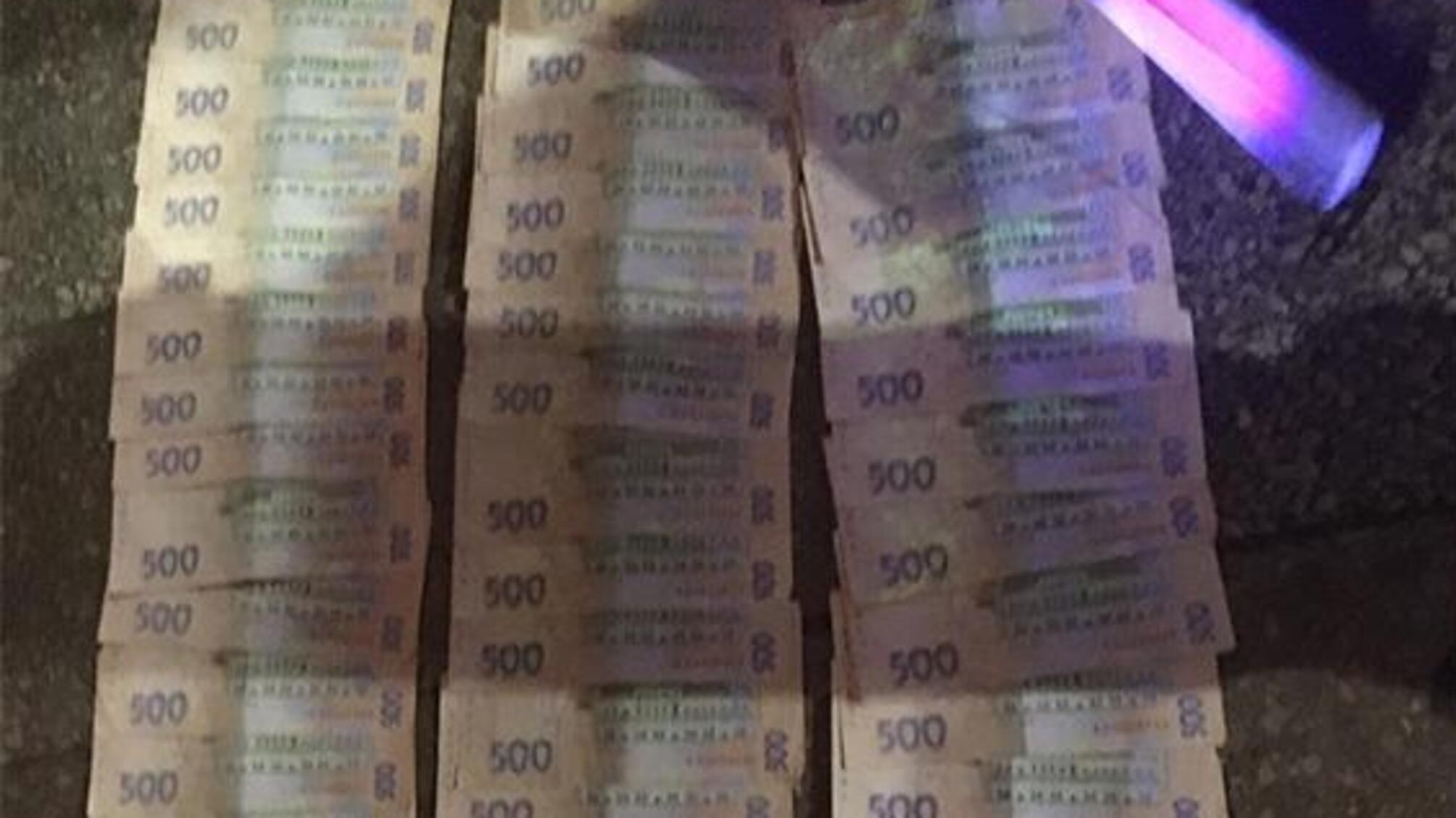 Внутрішня безпека поліції затримала миколаївського патрульного за хабарництво