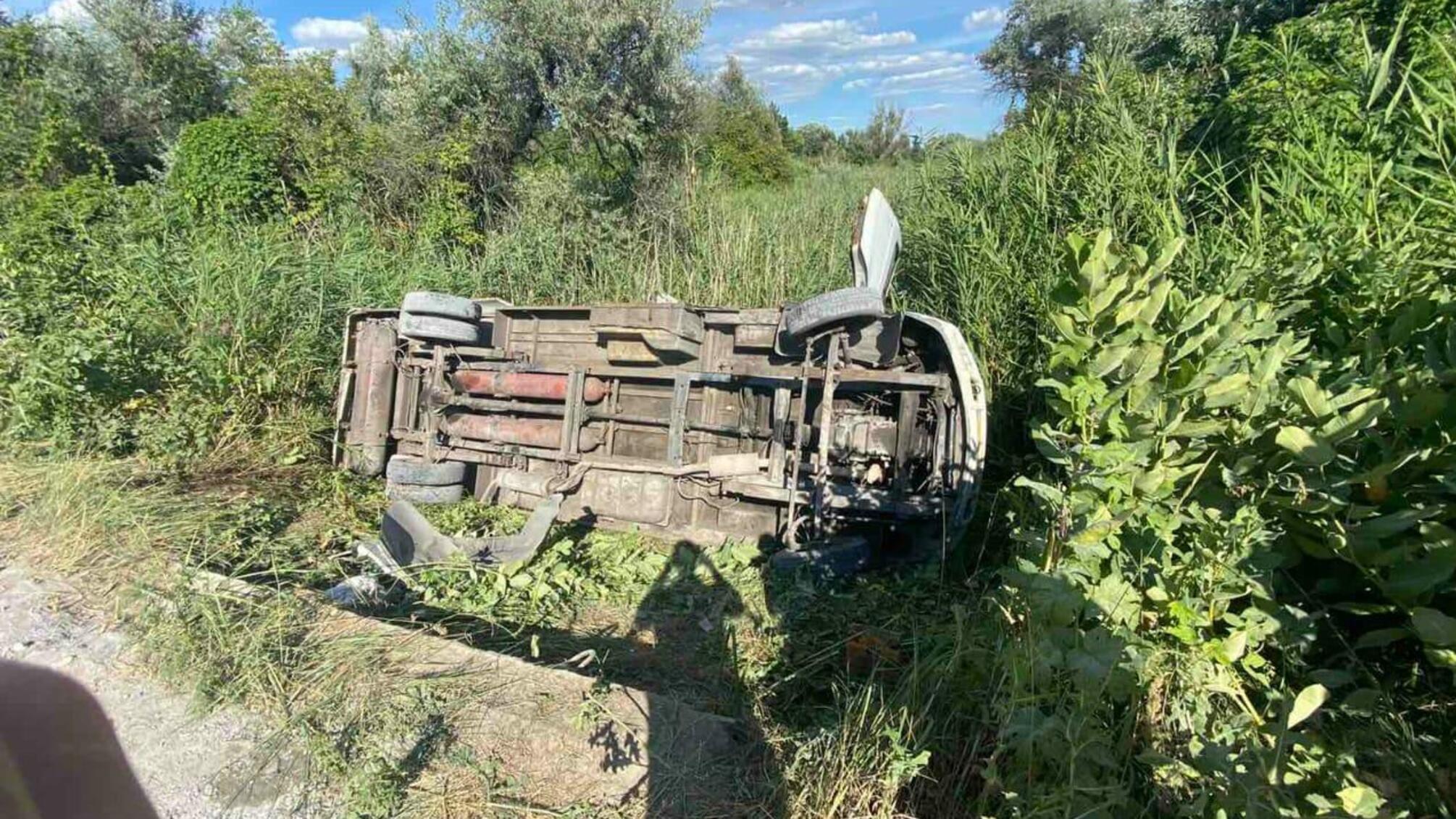 На Дніпропетровщині поліція працює на місці ДТП з маршрутним автобусом