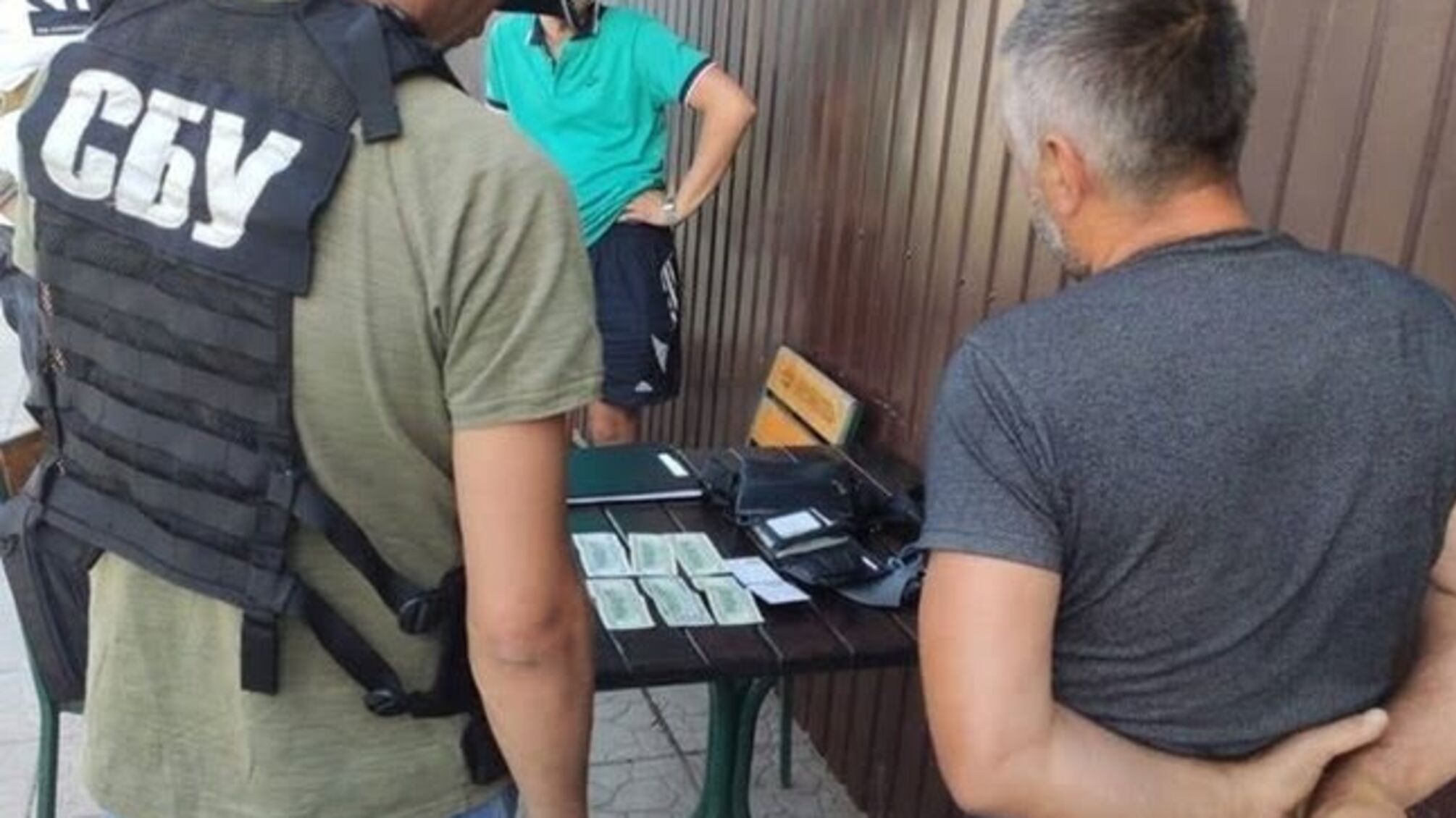 На Київщині депутата сільради спіймали на хабарі (фото)