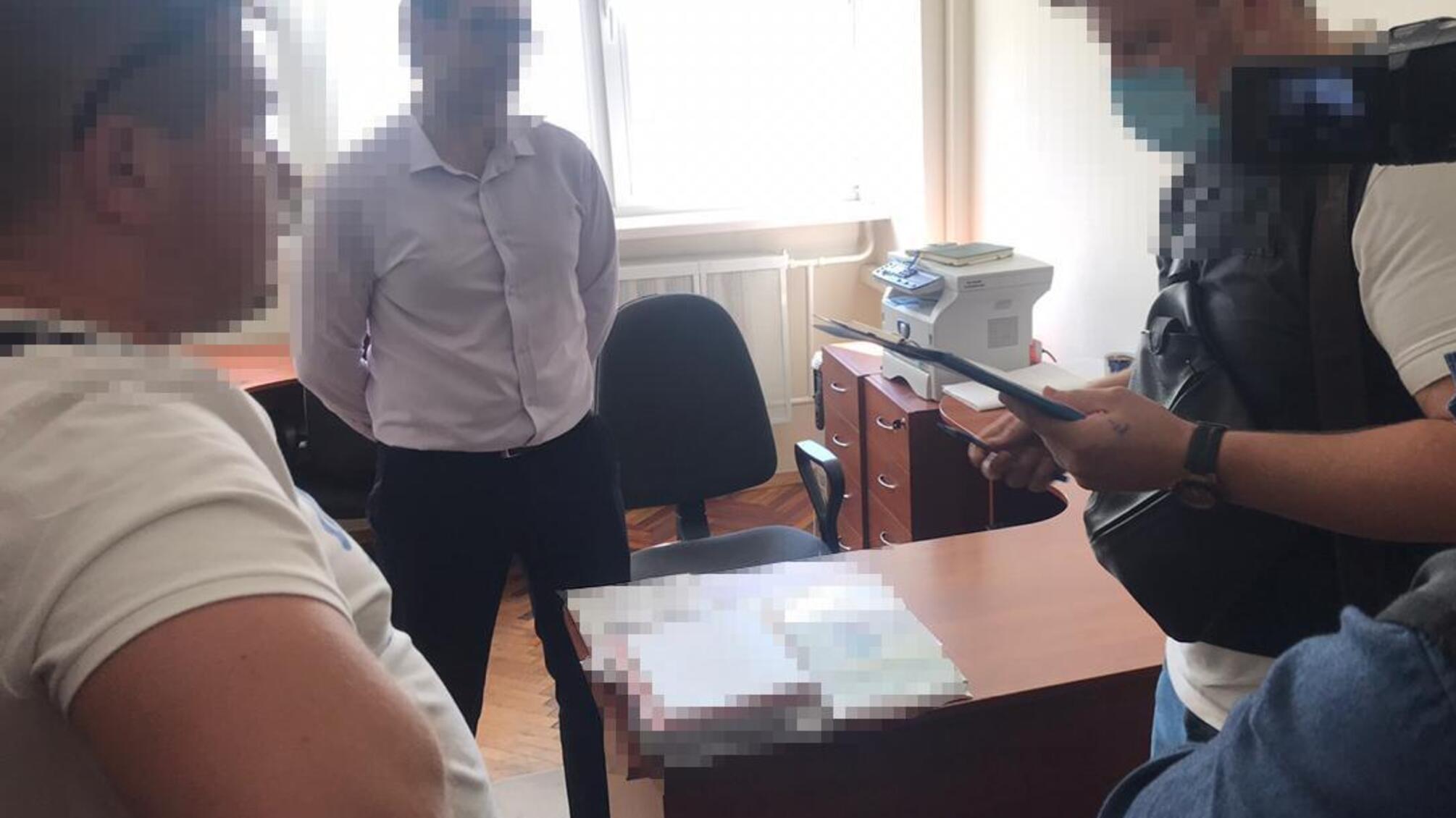 Поліція викрила на хабарі одного з керівників Державного гемологічного центру України