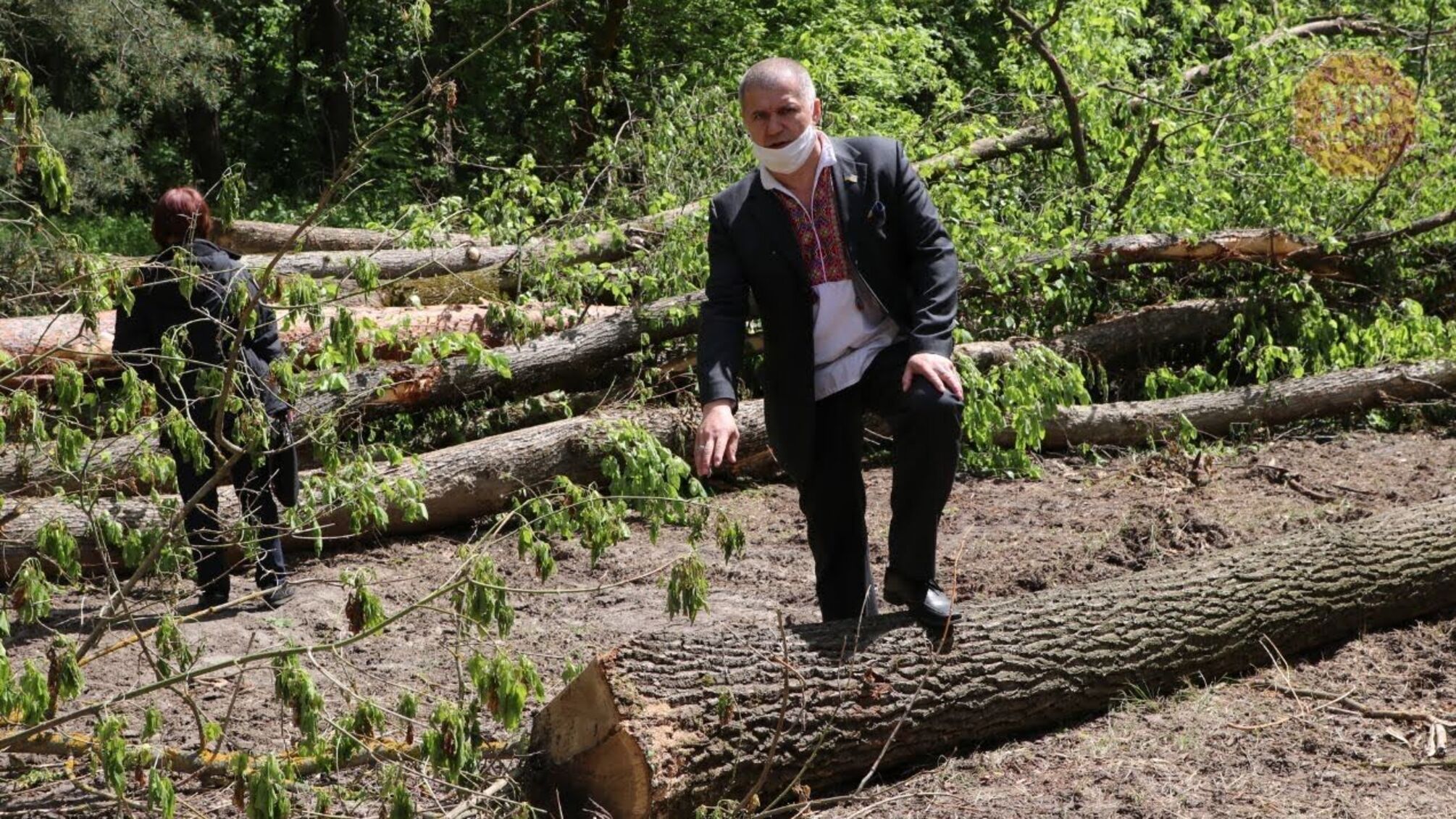 Хімікати у землю: на Сумщині діяльність підприємства загрожує життю людей