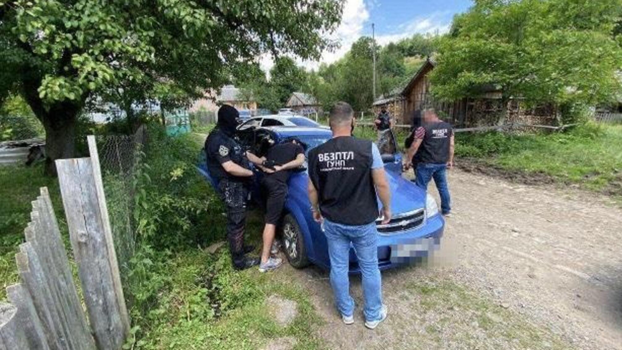 На Закарпатті поліцейські затримали організатора незаконної переправи нелегалів через державний кордон України