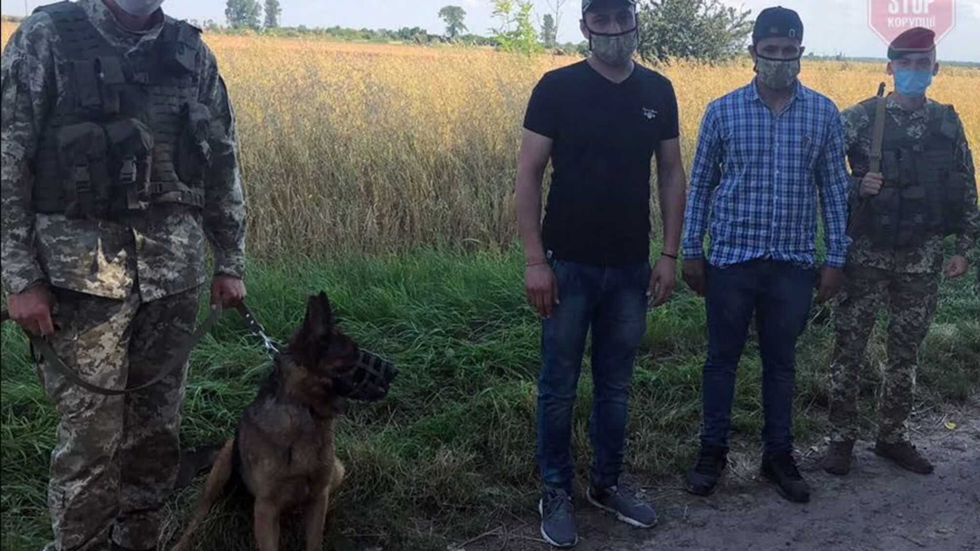 На Львівщині прикордонники затримали двох нелегалів з Індії