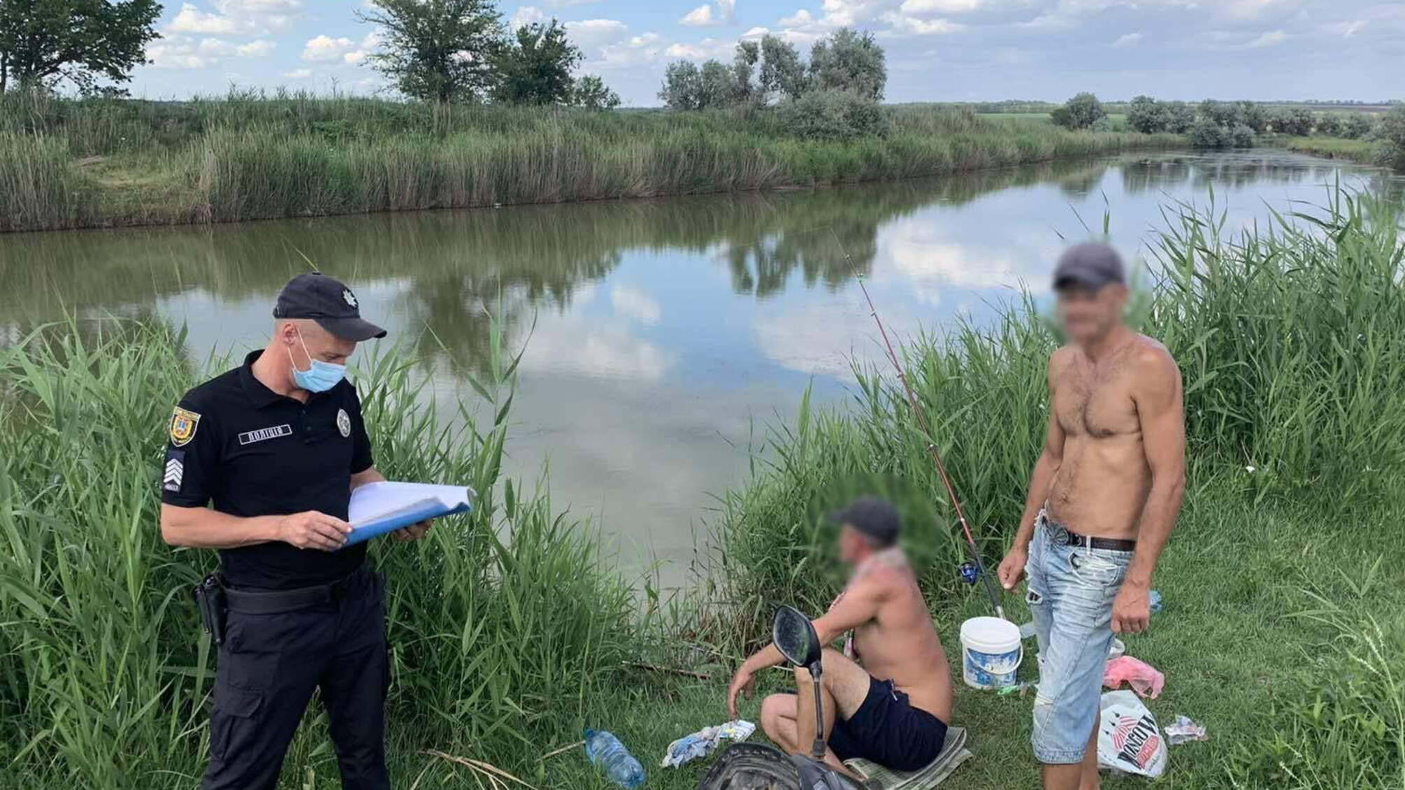 На Одещині поліцейські проводять профілактичну роботу з громадянами щодо дотримання заходів безпеки біля води