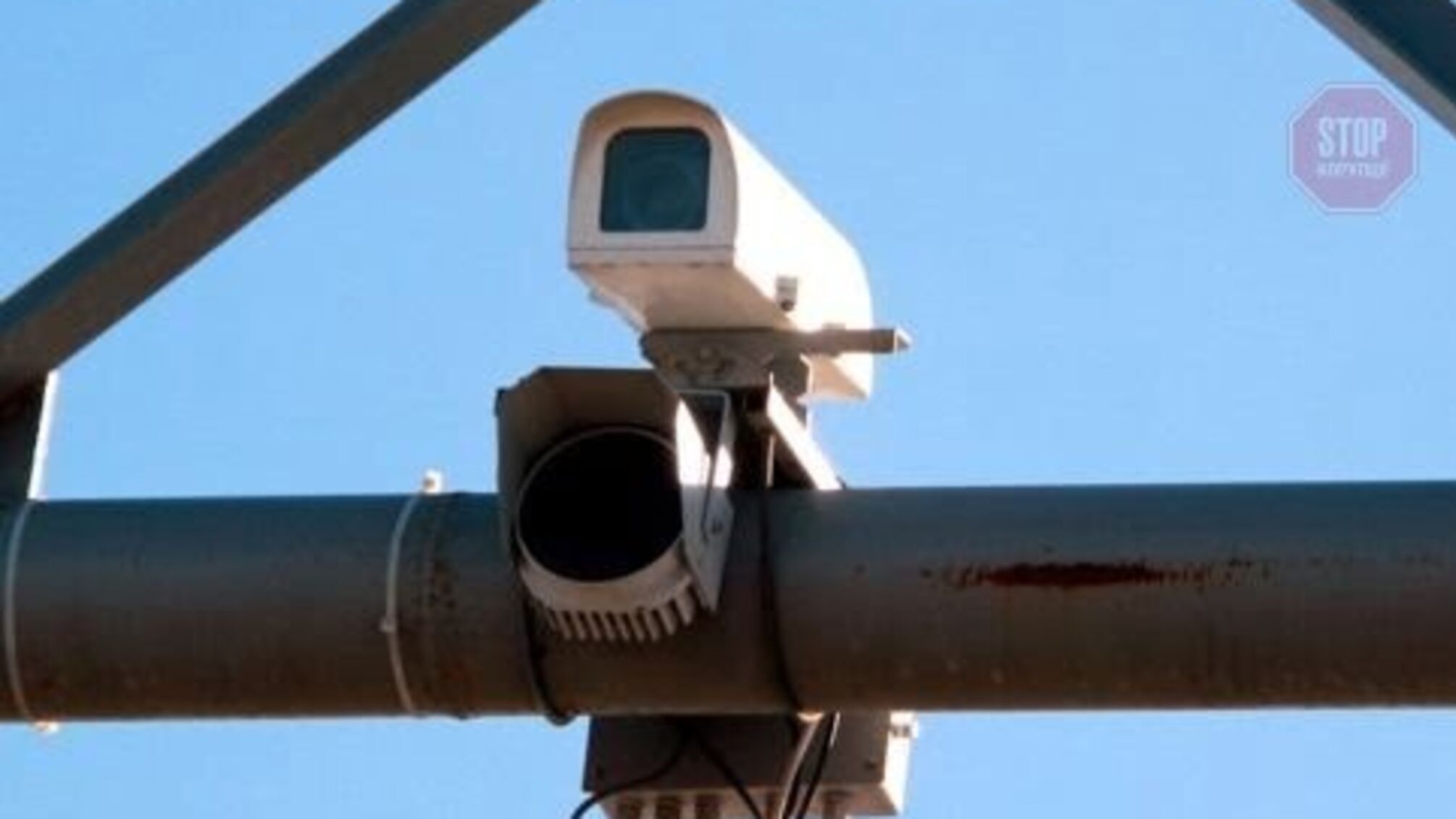 Чоловік позивався до суду через штраф за перевищення швидкості, але не виграв справу