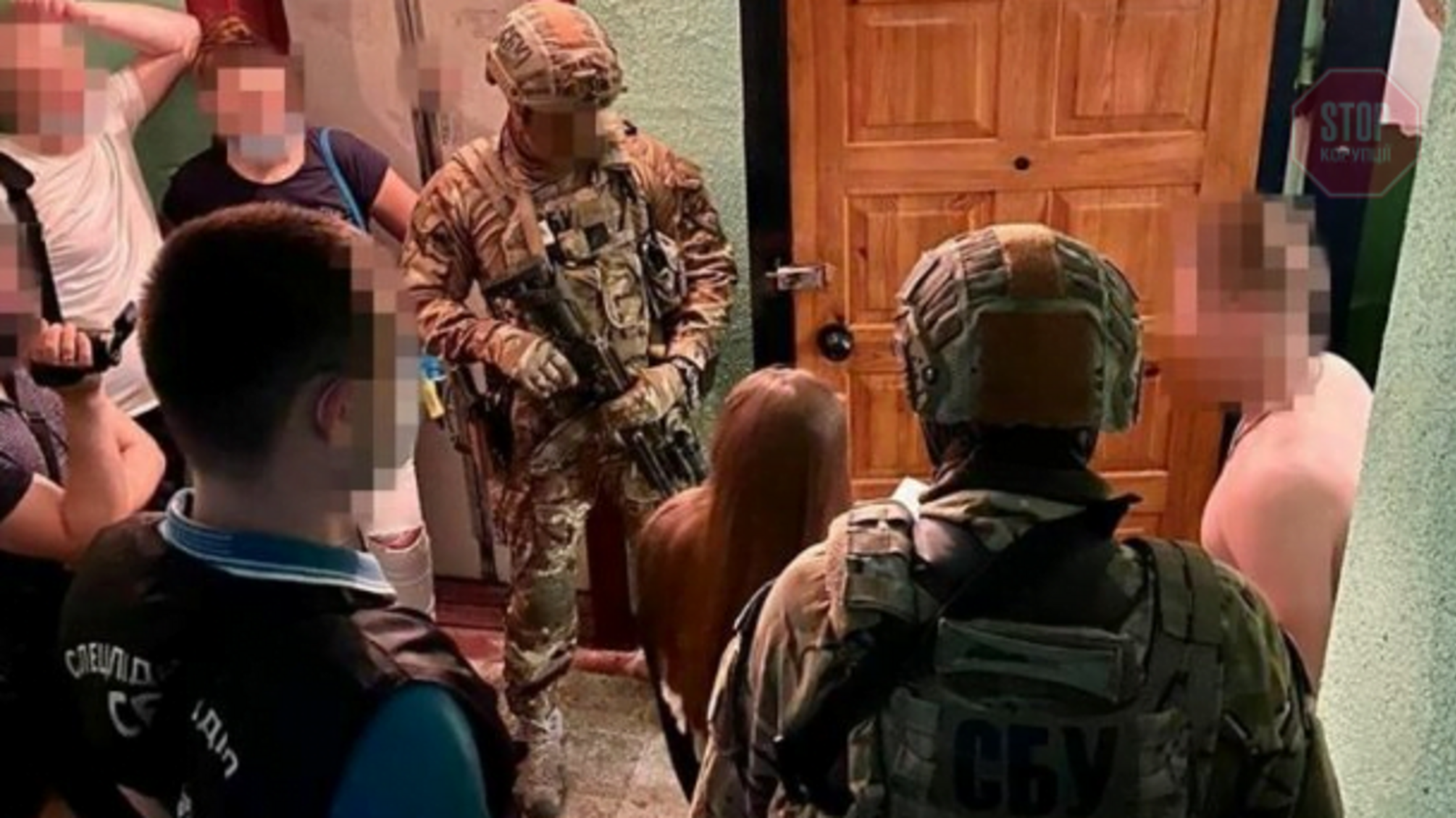 Харківські правоохоронці 'кришували' наркозалежних за долари (фото, відео)