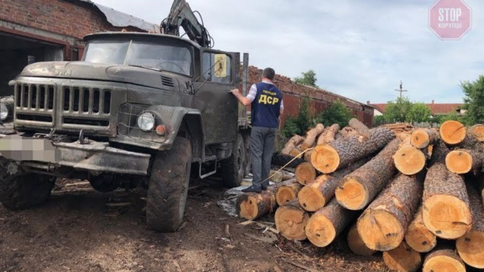 У Харківській області злочинна група завдала державі збитків на 500 тис. грн (фото)