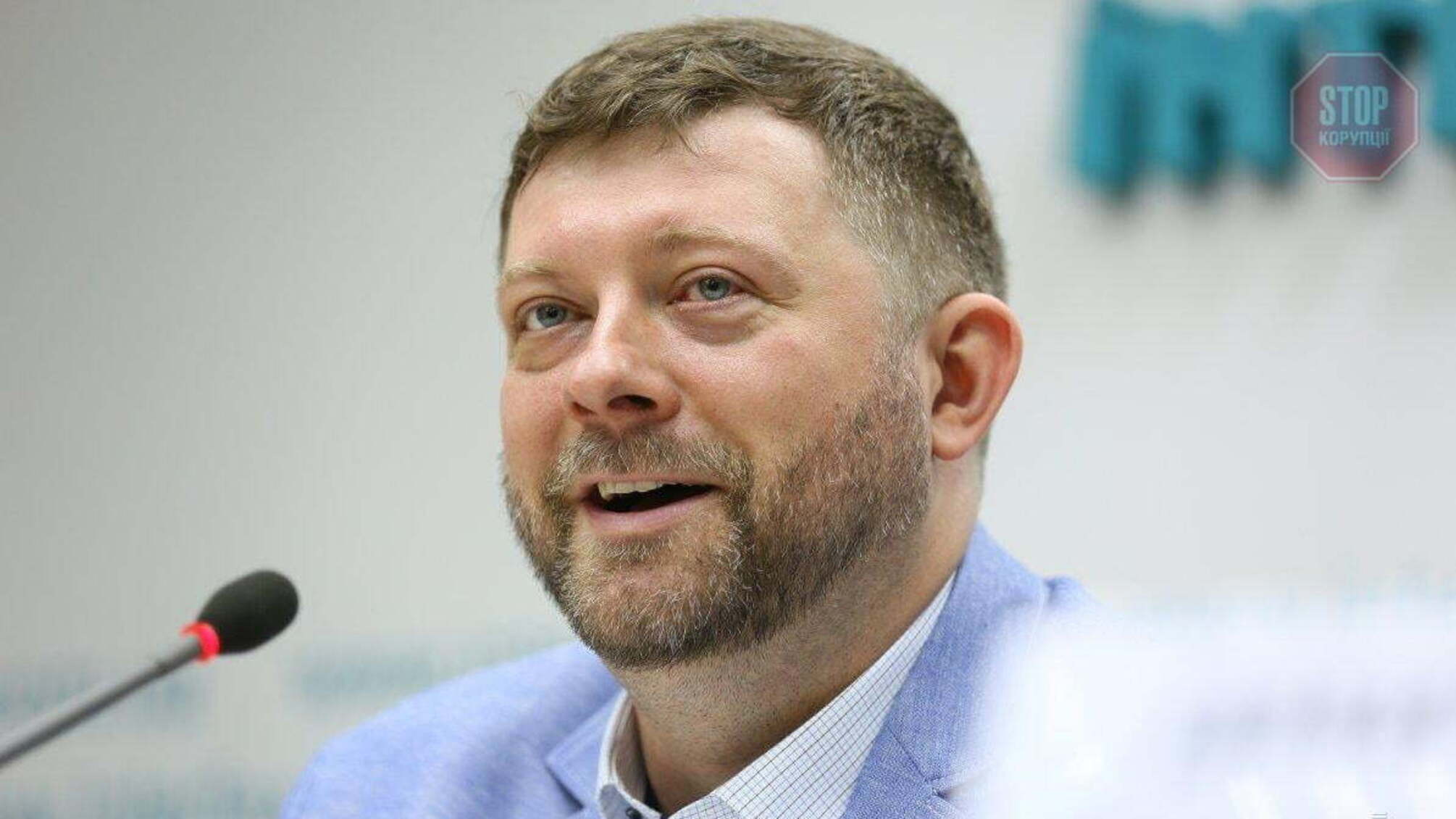 Нардеп від «Слуги народу» Корнієнко переплутав в Раді мікрофон з телефоном (відео)