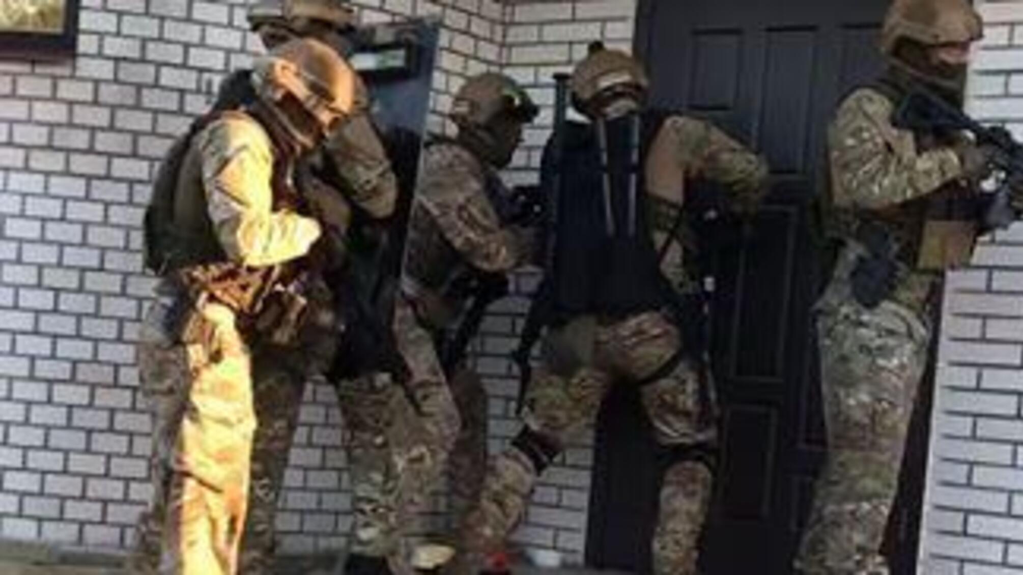Поліція Київщини затримала озброєну банду за вчинення розбійного нападу на підприємця
