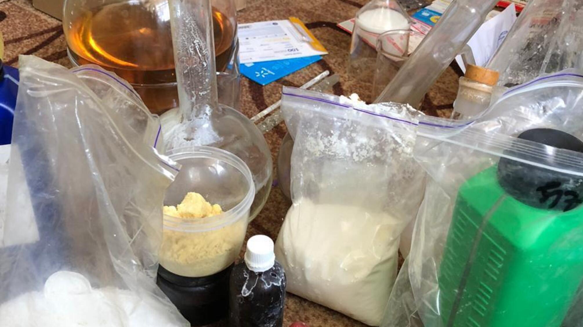 Оперативники затримали організовану злочинну групу наркодилерів та ліквідували шість нарколабораторій