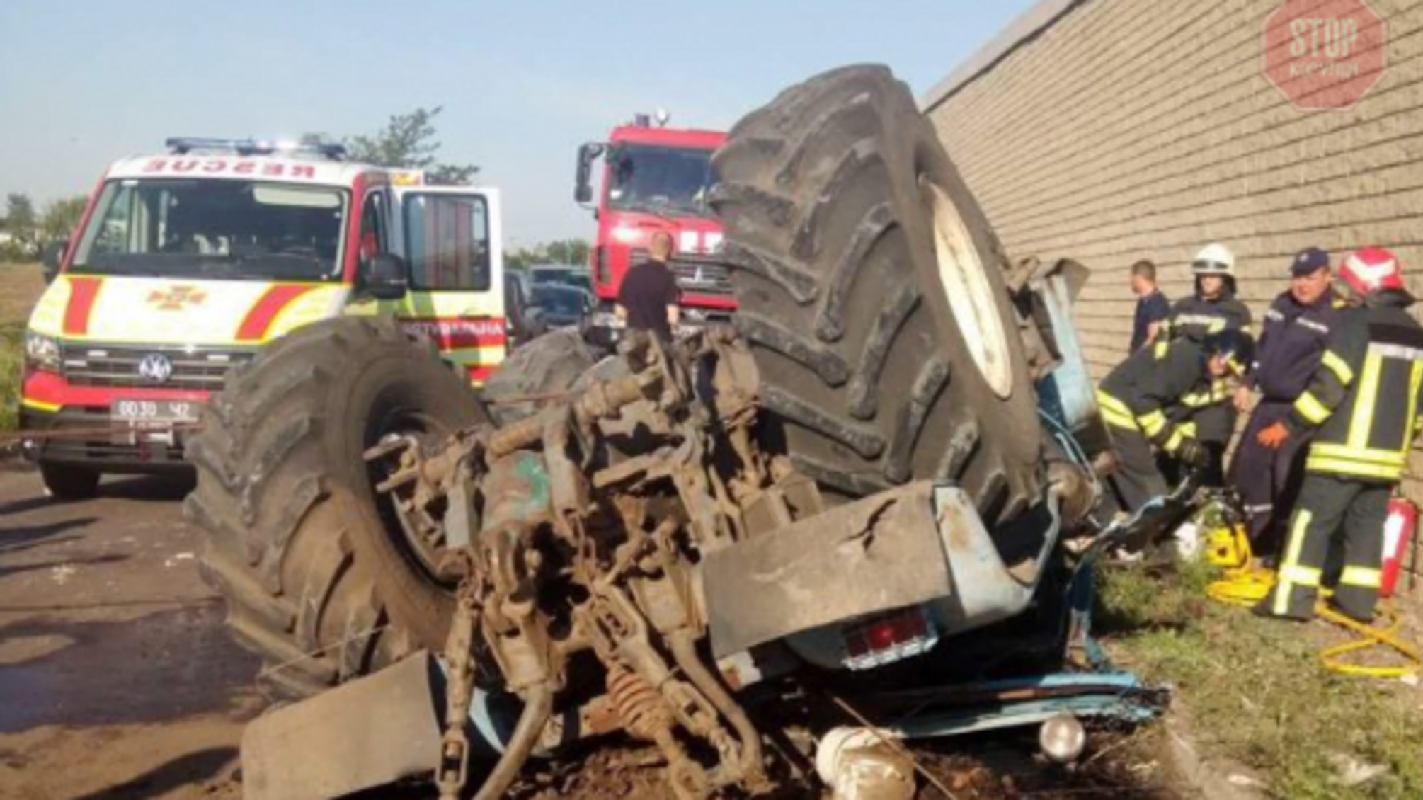 На Одещині впав з моста трактор з водієм