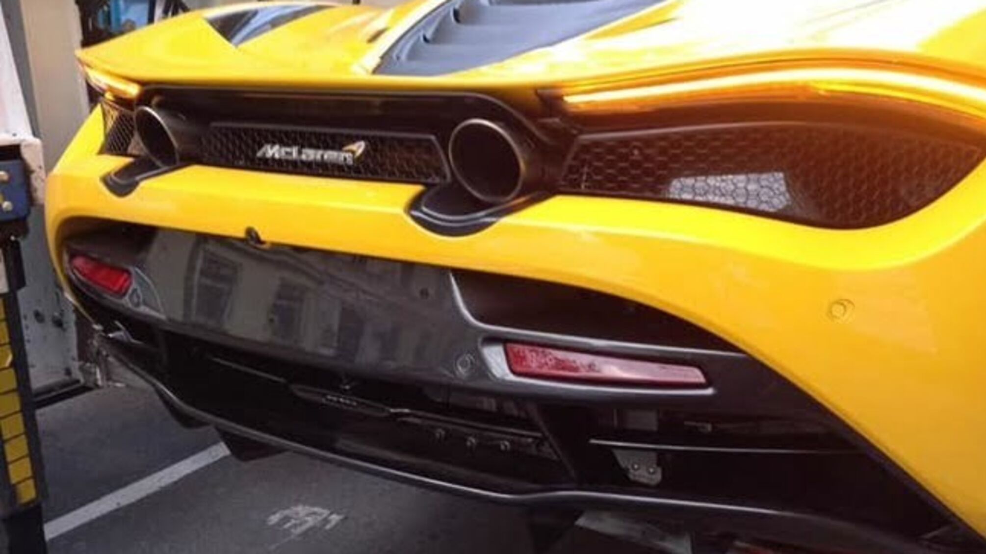 У КМДА показали, як евакуюють дорогі авто (фото)