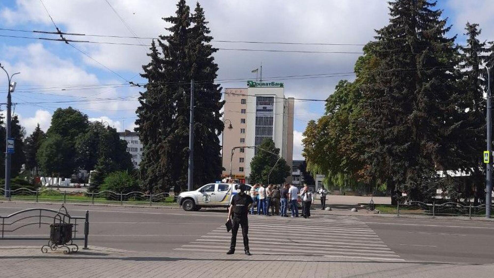 У Луцьку чоловік захопив автобус із людьми: введено оперативний план «Заручник»