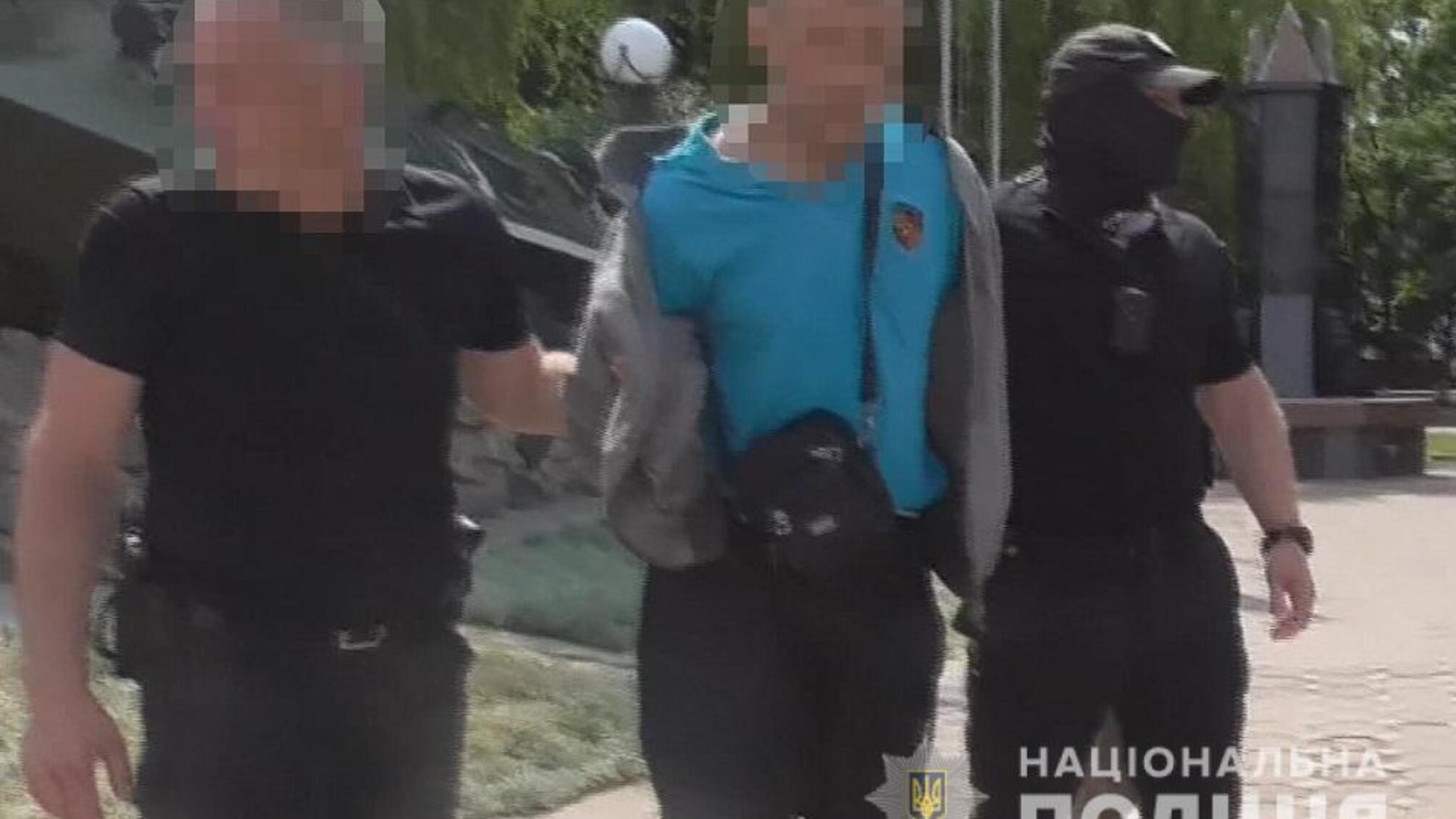 Подільські поліцейські викрили місцевого жителя у розповсюдженні наркотиків