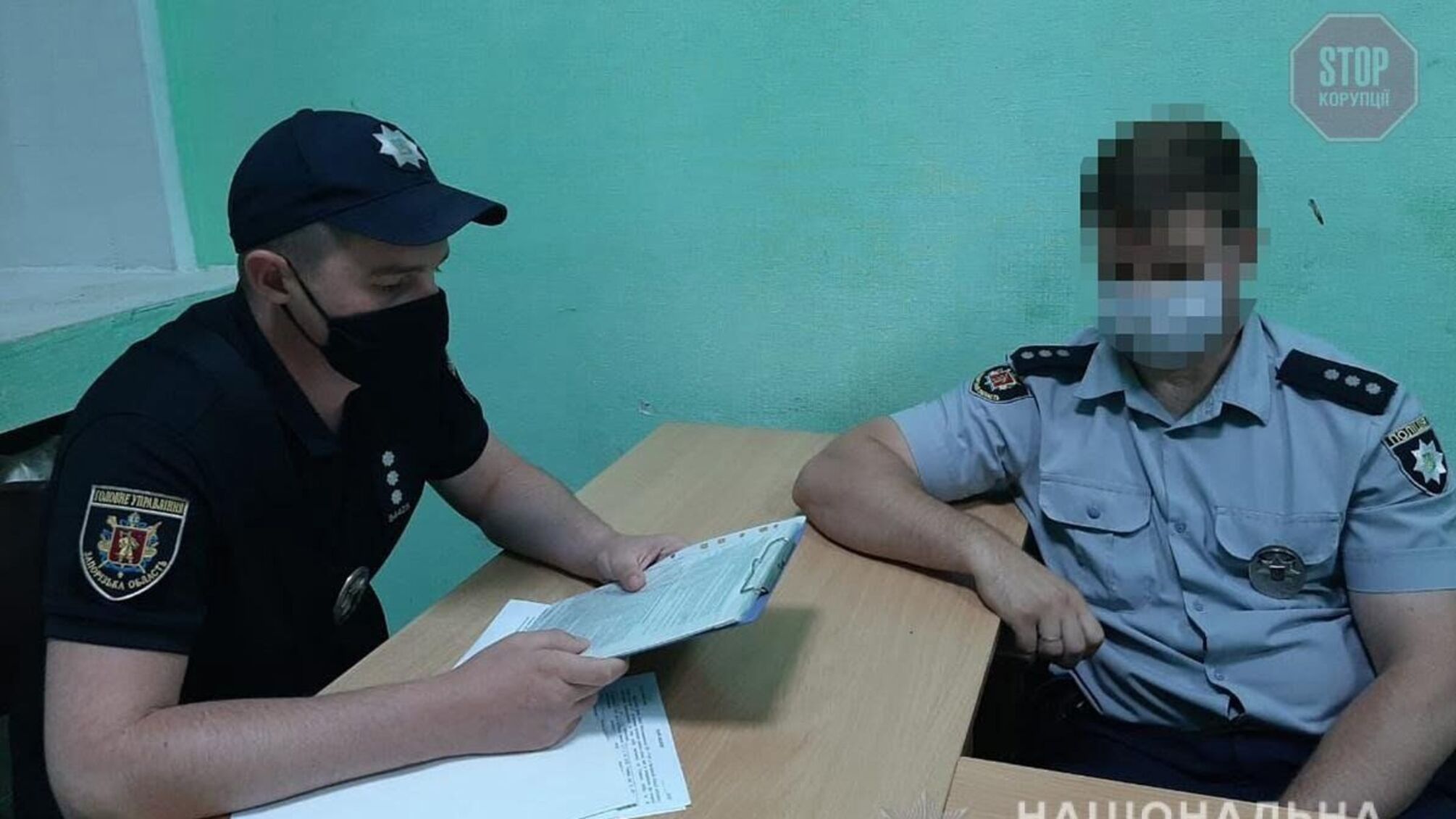 На Запоріжжі оштрафували поліцейського, бо був без маски (фото)